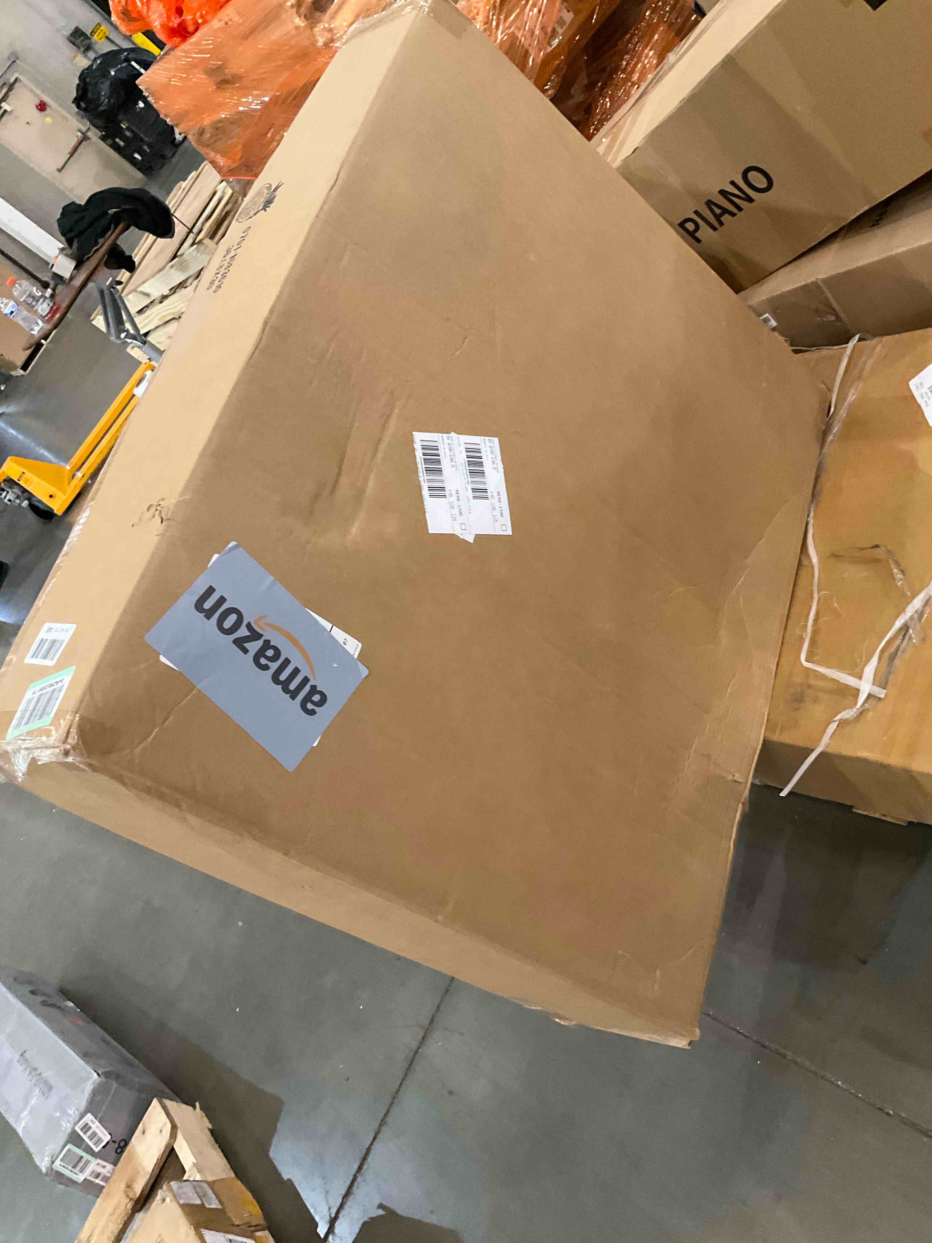 https://s3.amazonaws.com/lotting-images-prod/BargainHunt/BHL00106147_1709821819192.jpeg