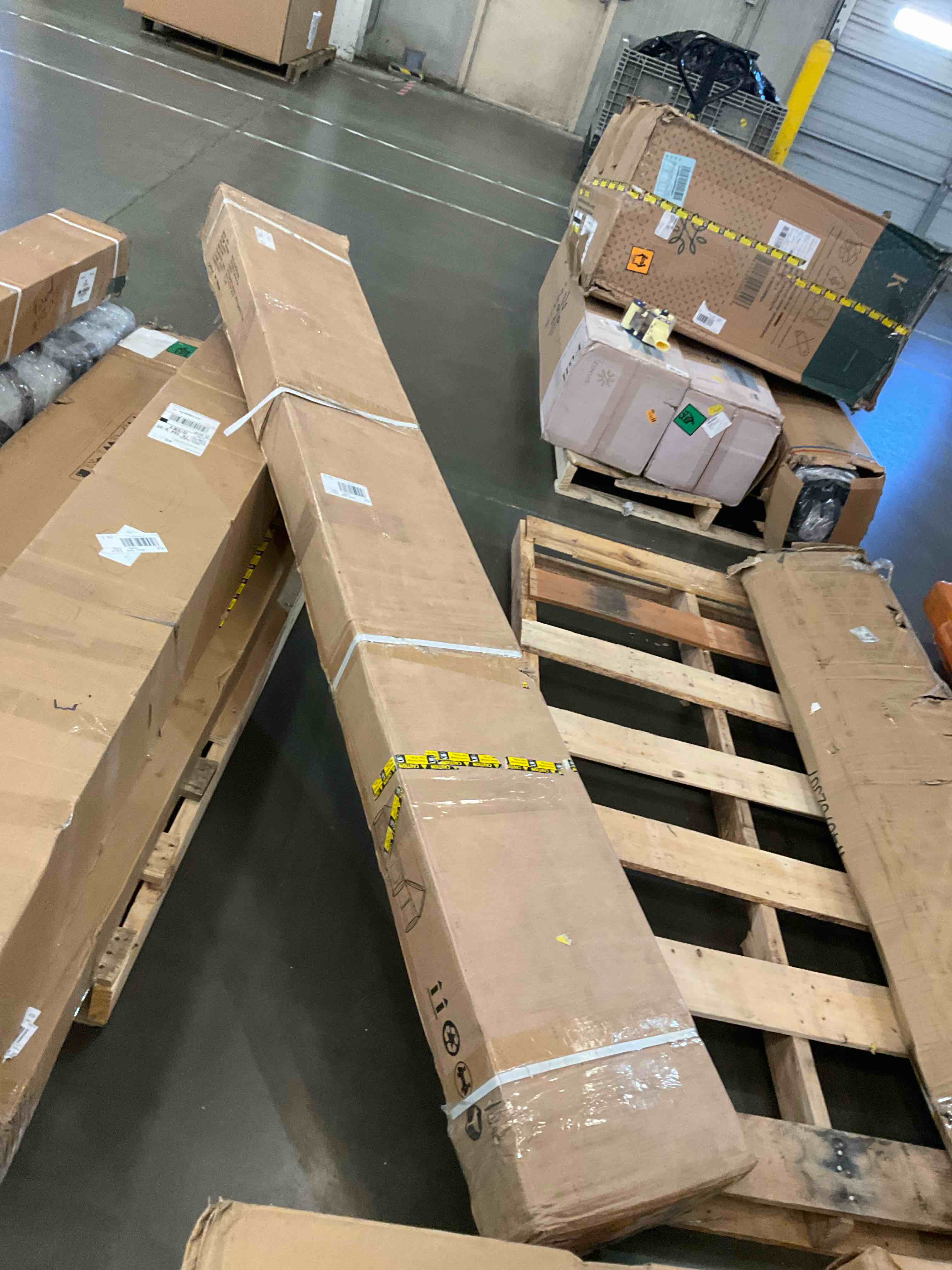 https://s3.amazonaws.com/lotting-images-prod/BargainHunt/BHL00106309_1710171468185.jpeg