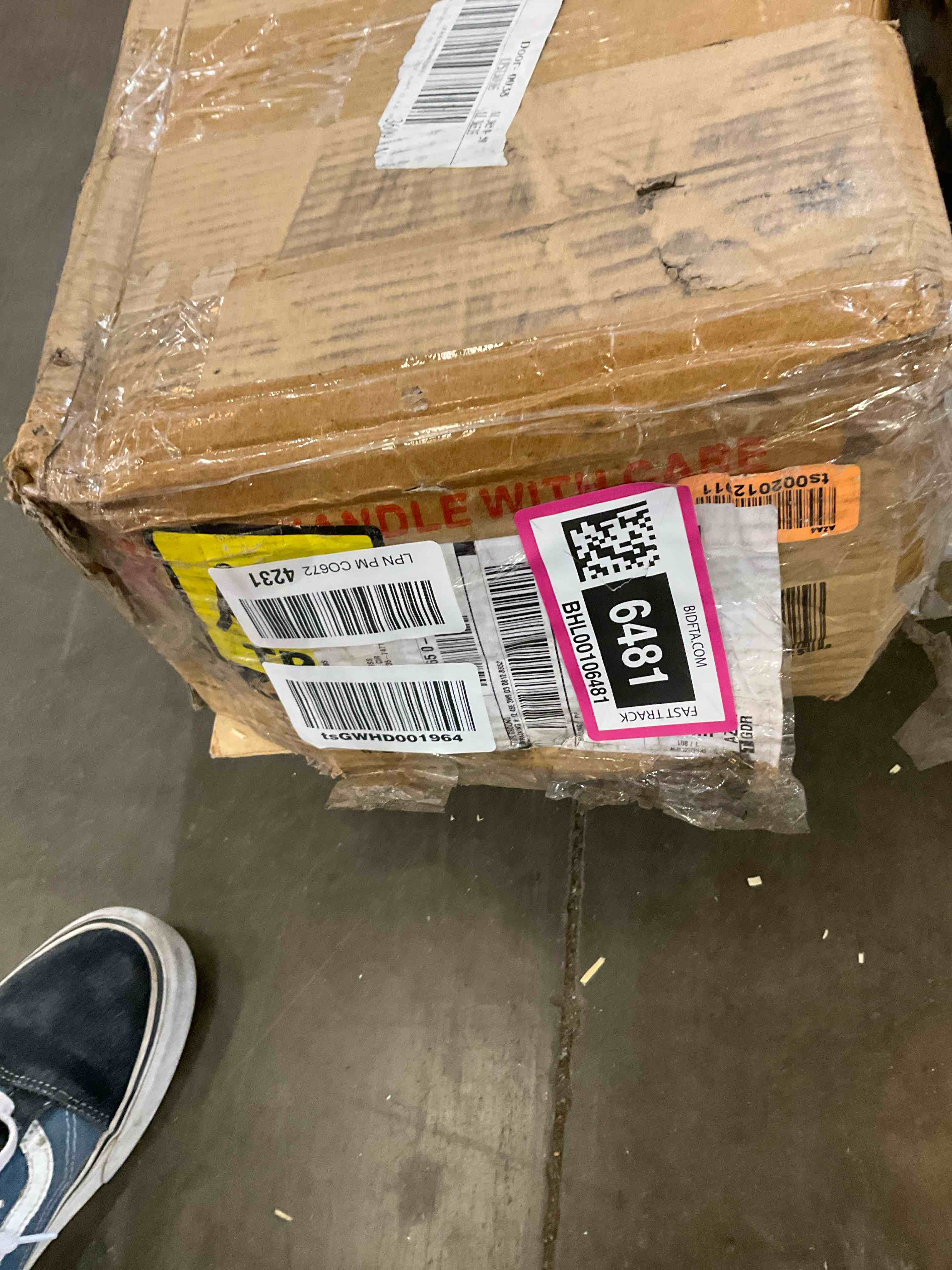 https://s3.amazonaws.com/lotting-images-prod/BargainHunt/BHL00106481_1711378447133.jpeg