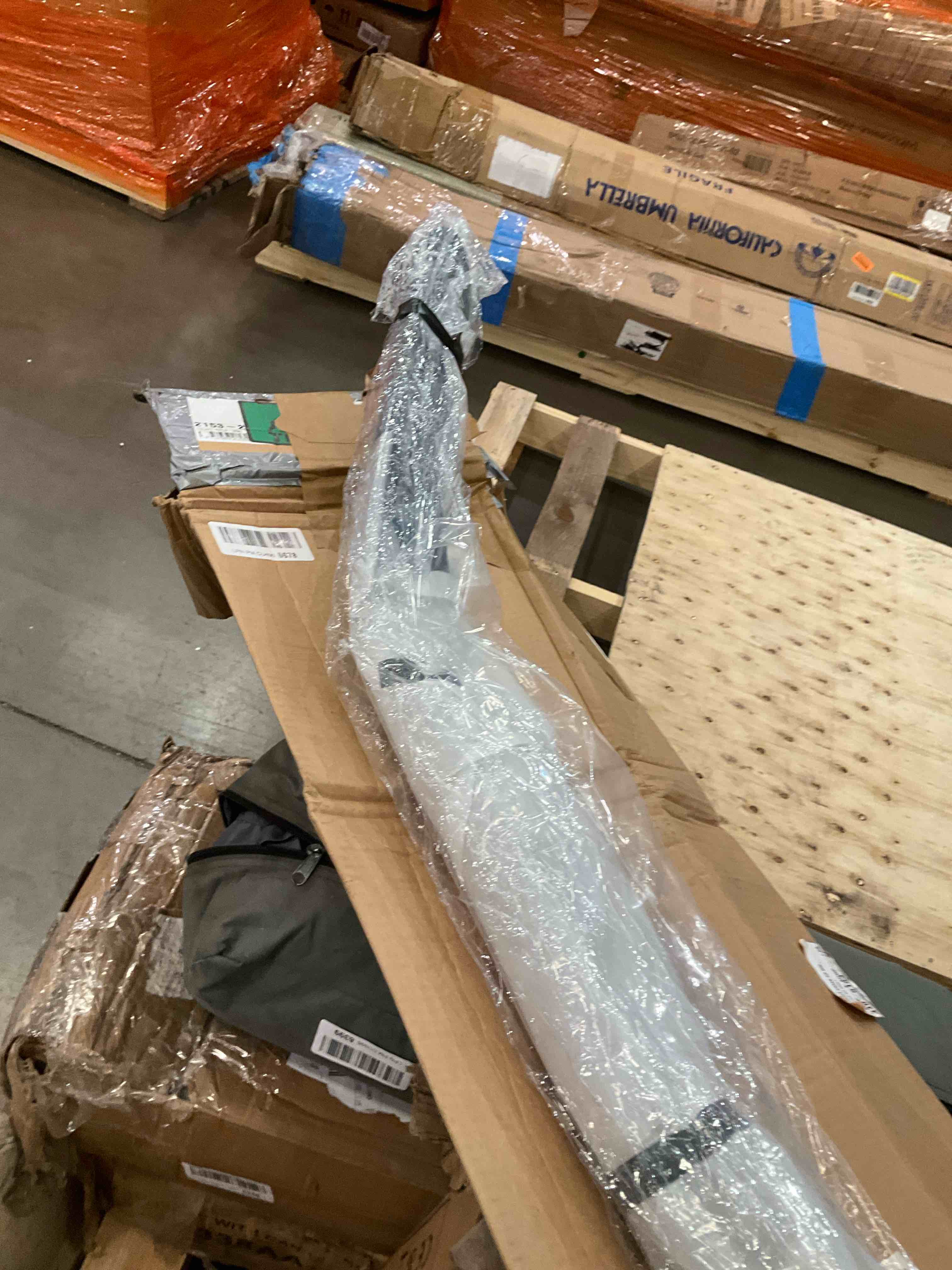 https://s3.amazonaws.com/lotting-images-prod/BargainHunt/BHL00106641_1710860324728.jpeg