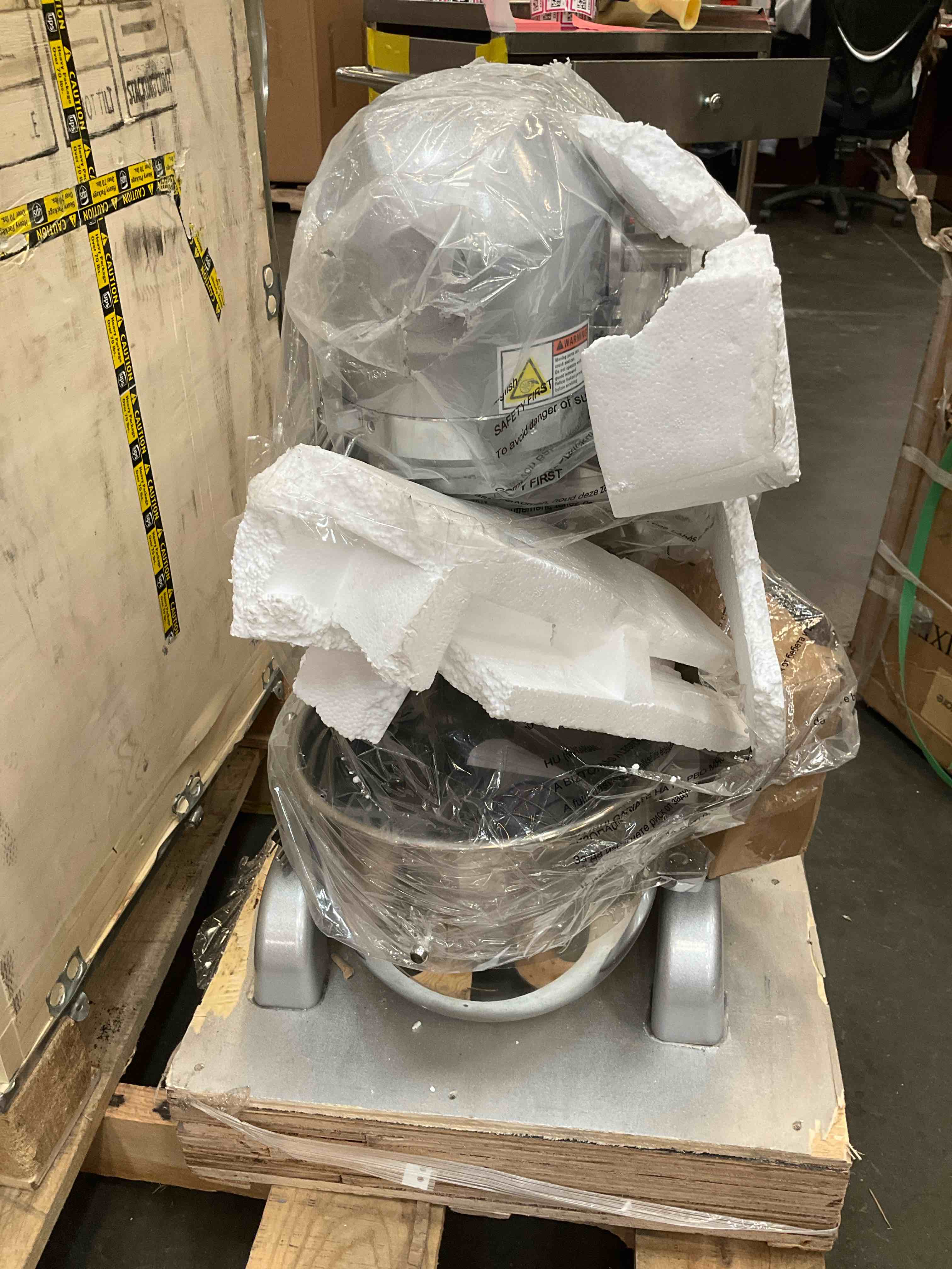 https://s3.amazonaws.com/lotting-images-prod/BargainHunt/BHL00106787_1713975548486.jpeg