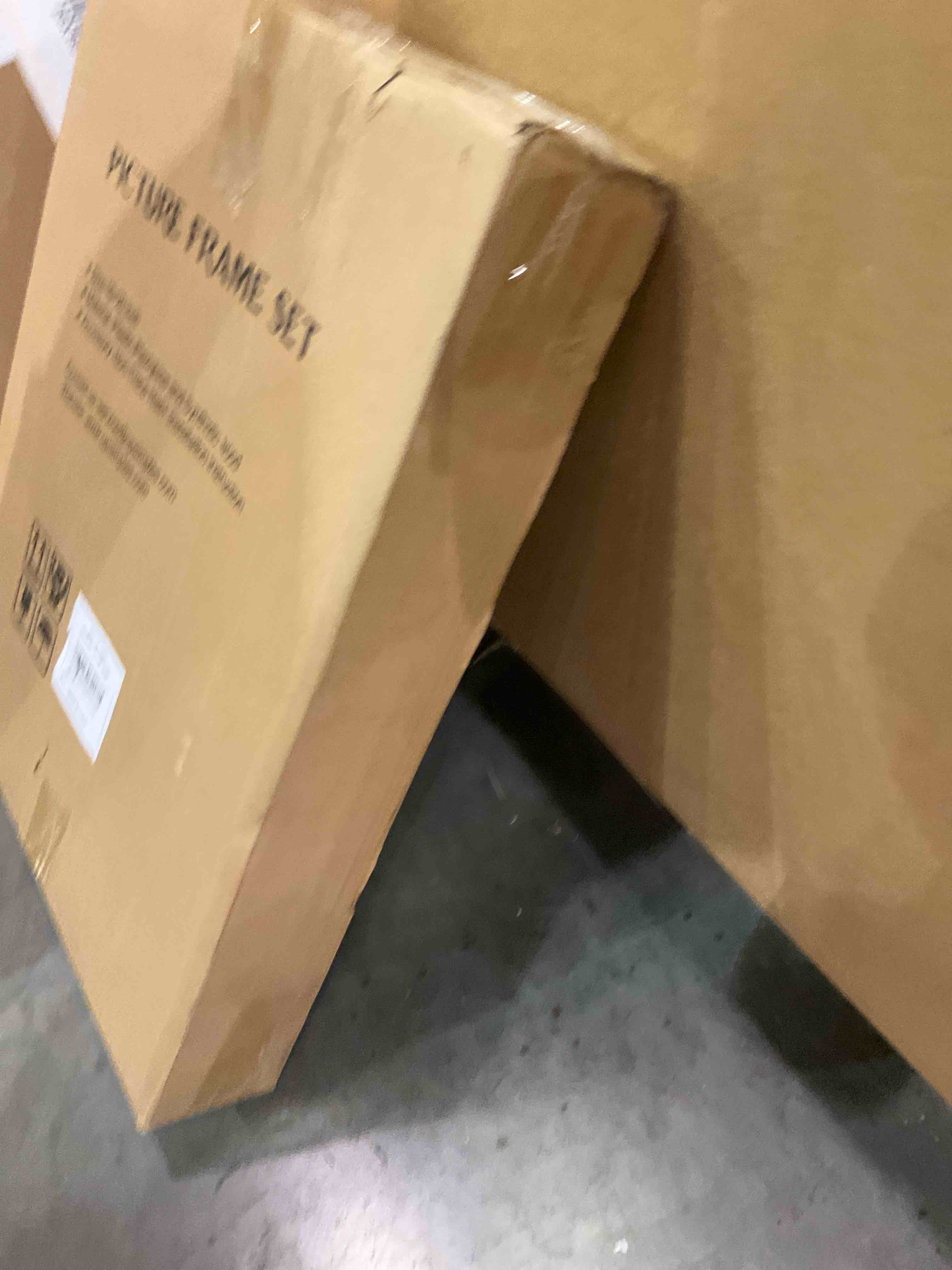 https://s3.amazonaws.com/lotting-images-prod/BargainHunt/BHL00108129_1706643943629.jpeg