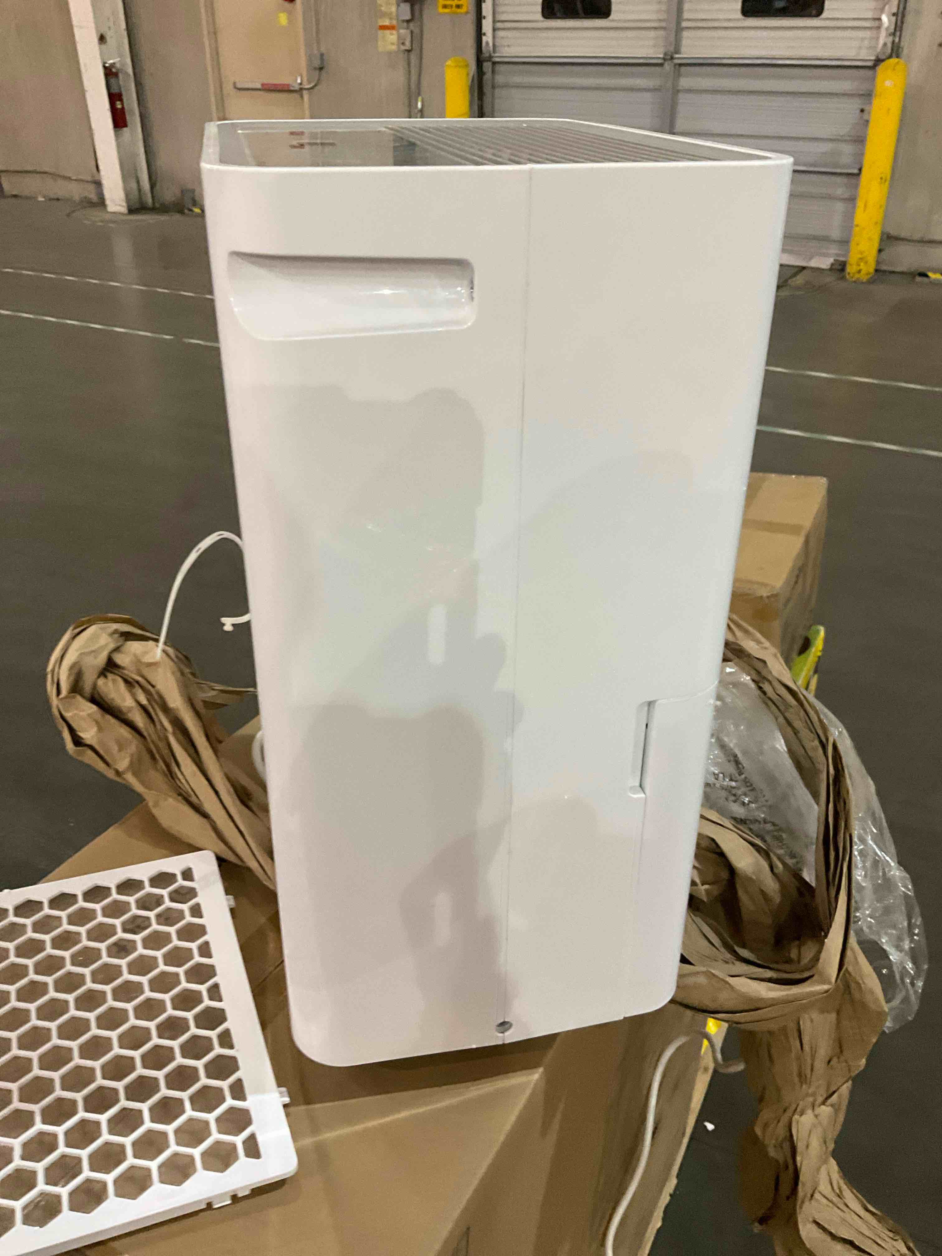 https://s3.amazonaws.com/lotting-images-prod/BargainHunt/BHL00108442_1707136794513.jpeg