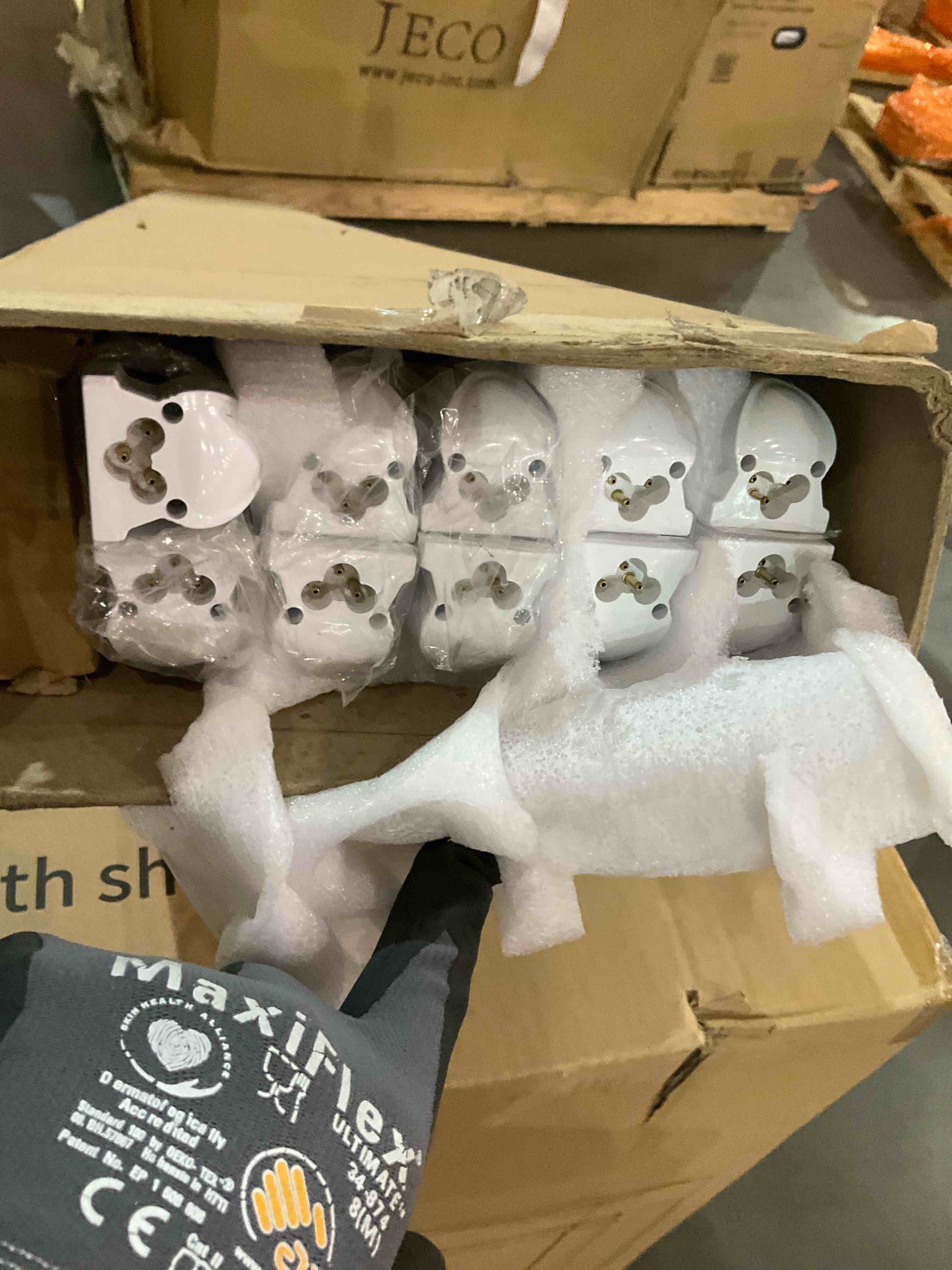 https://s3.amazonaws.com/lotting-images-prod/BargainHunt/BHL00108447_1707139037429.jpeg