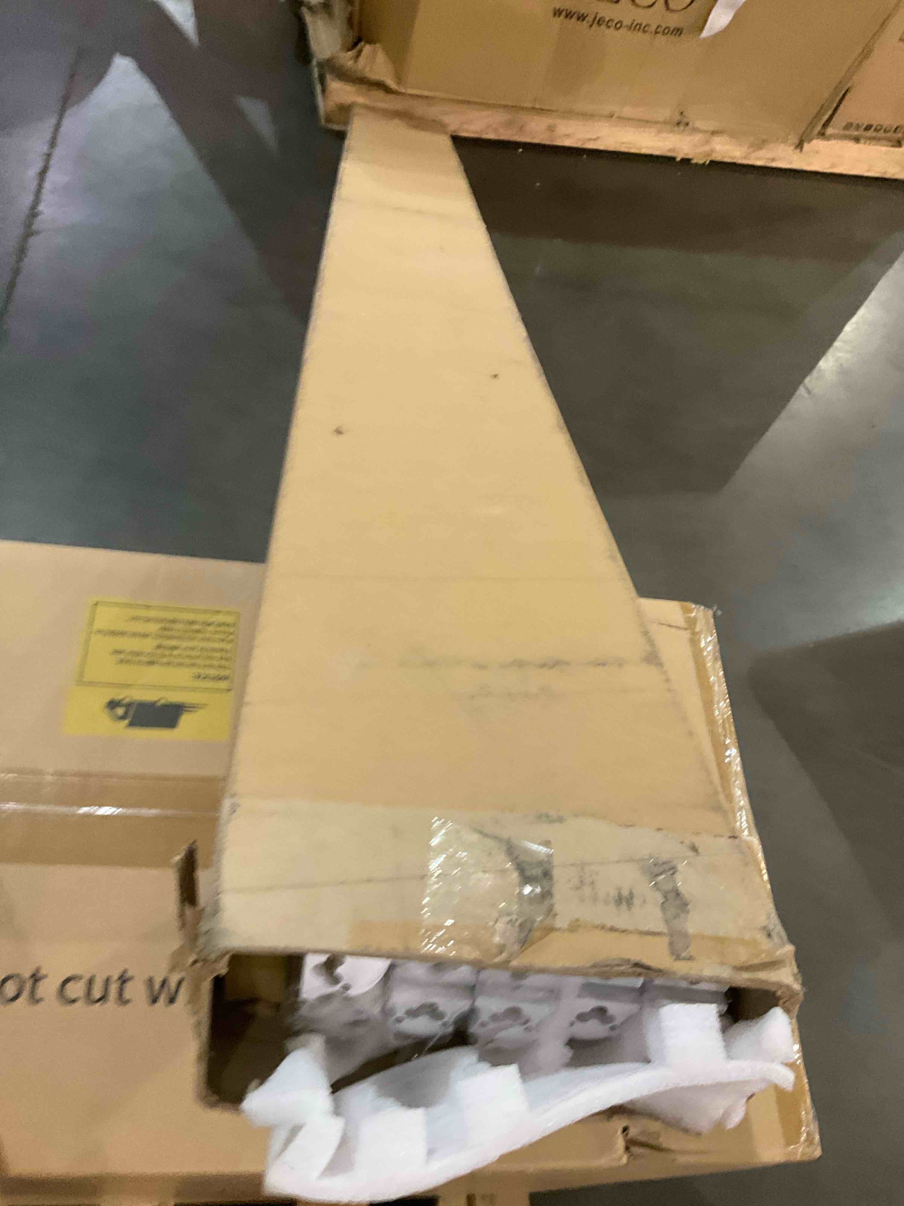 https://s3.amazonaws.com/lotting-images-prod/BargainHunt/BHL00108447_1707139041188.jpeg