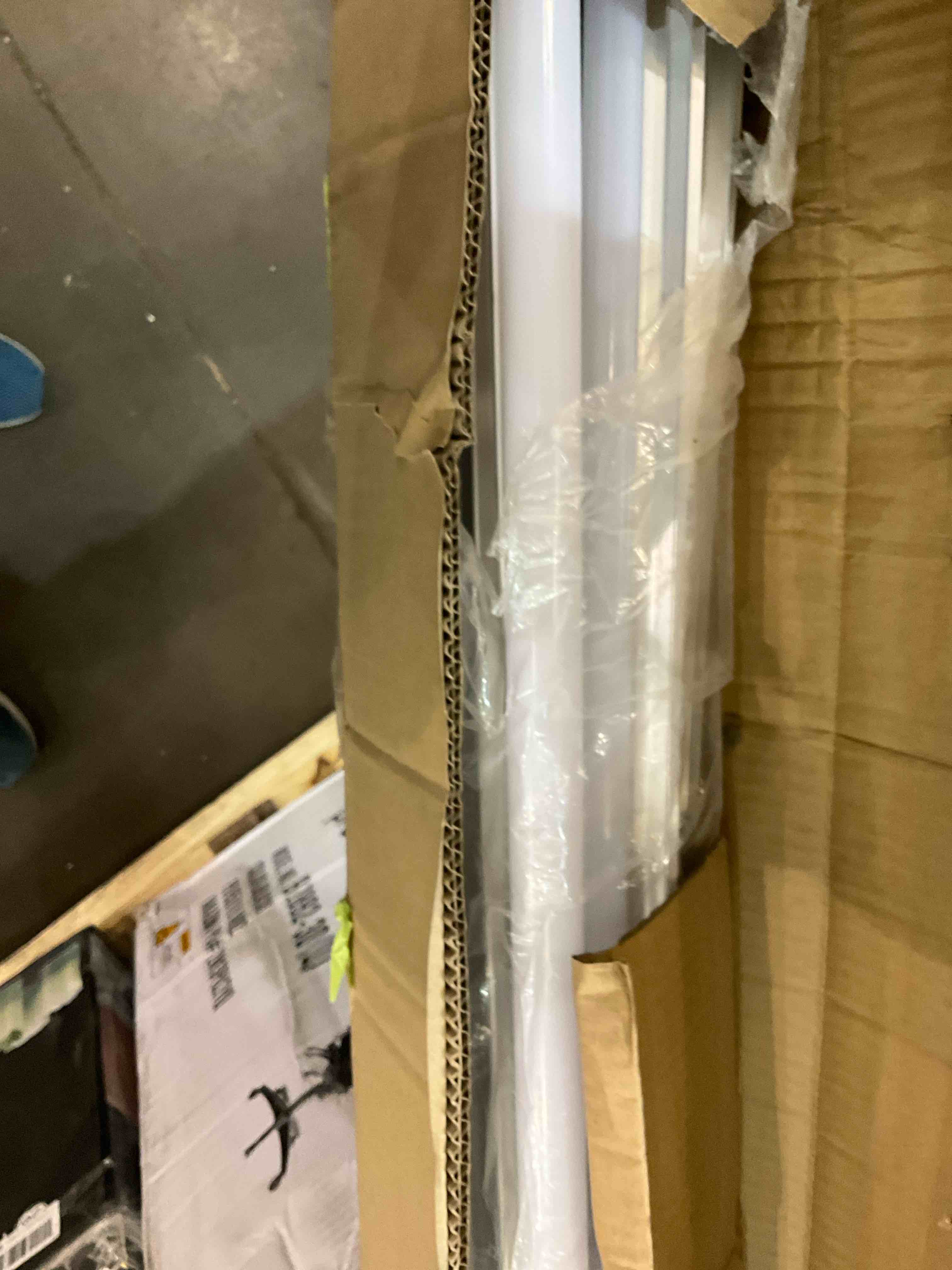 https://s3.amazonaws.com/lotting-images-prod/BargainHunt/BHL00108457_1707145751465.jpeg