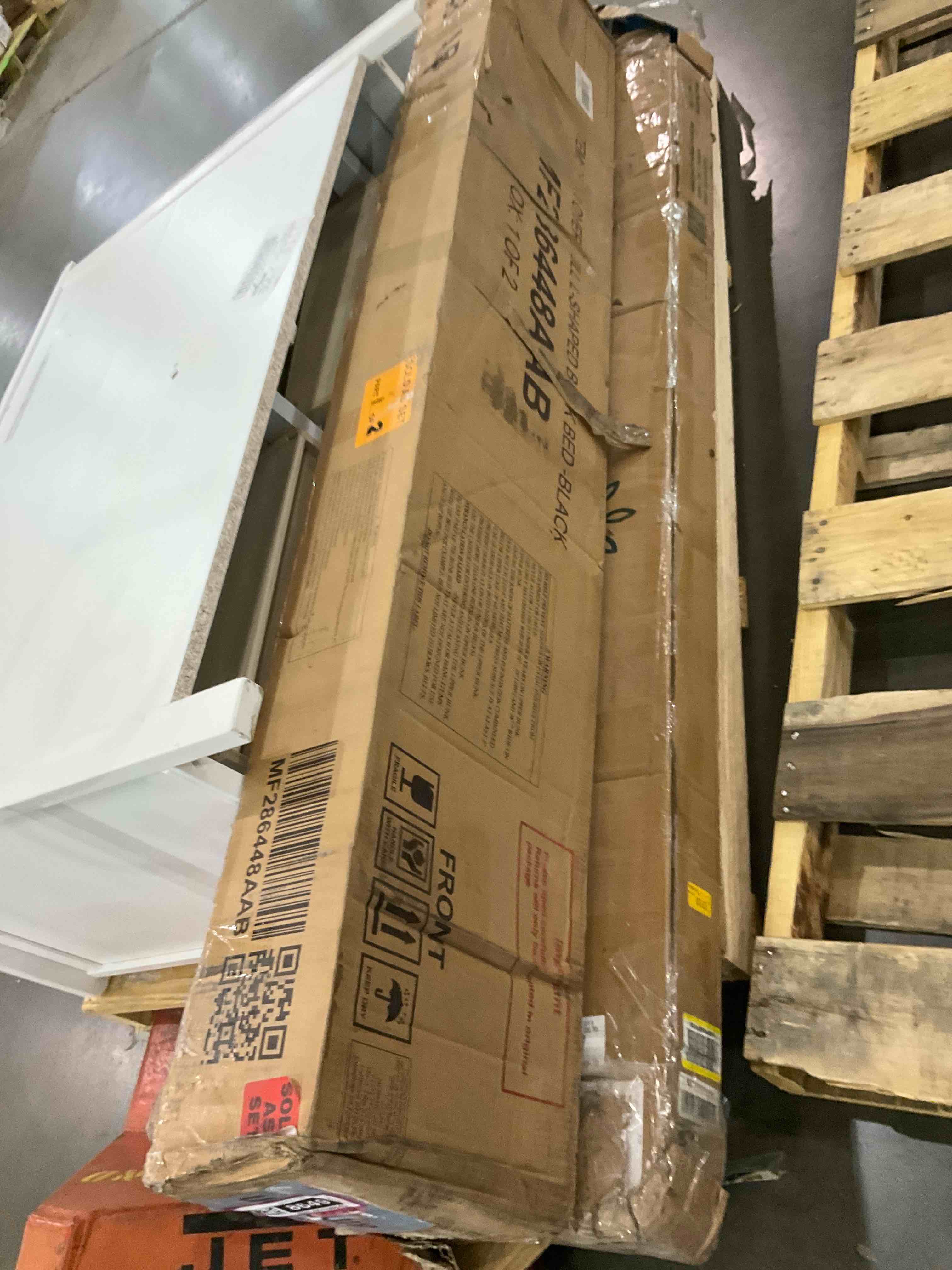 https://s3.amazonaws.com/lotting-images-prod/BargainHunt/BHL00108649_1712248502622.jpeg