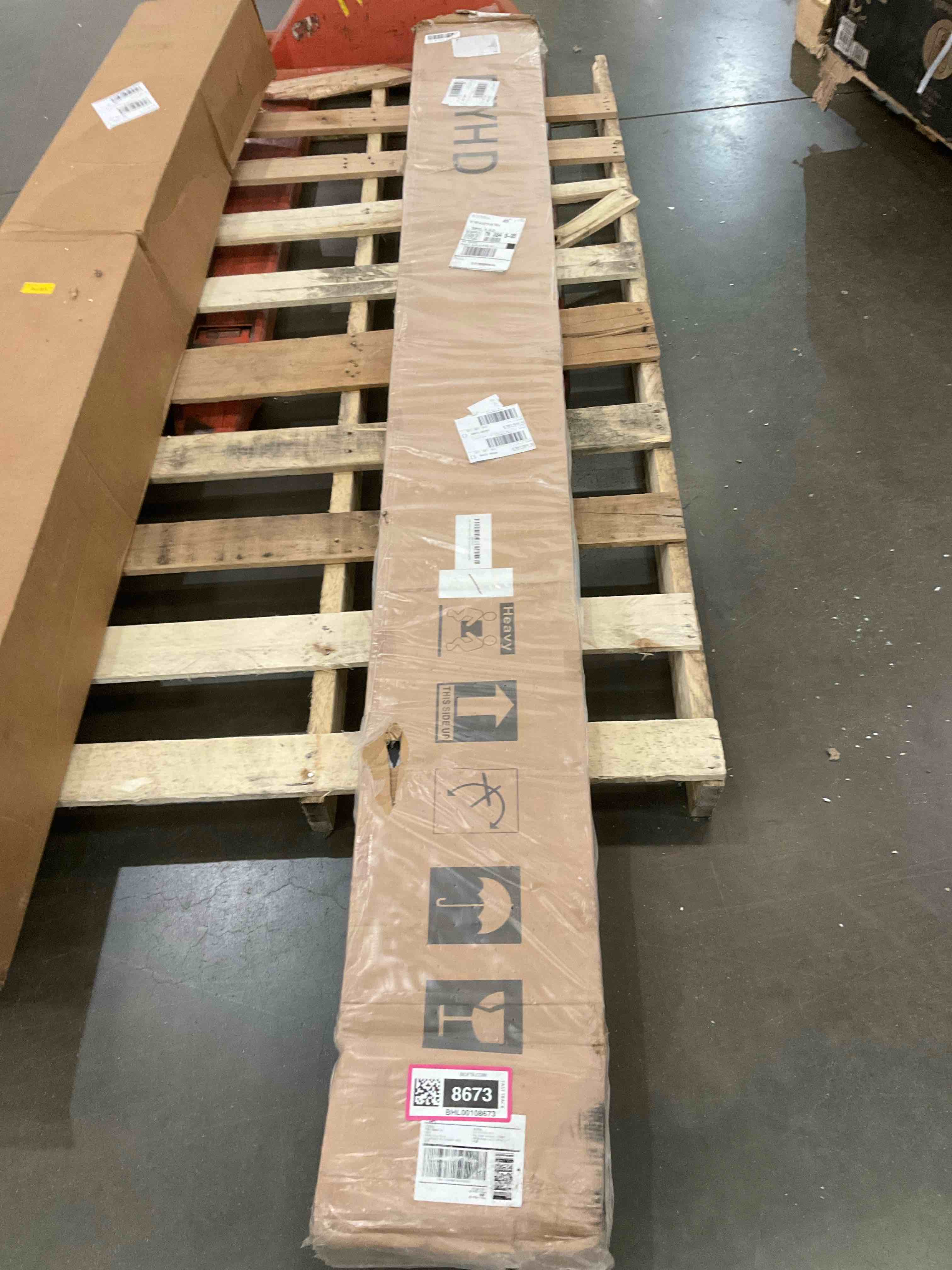 https://s3.amazonaws.com/lotting-images-prod/BargainHunt/BHL00108673_1712257221904.jpeg