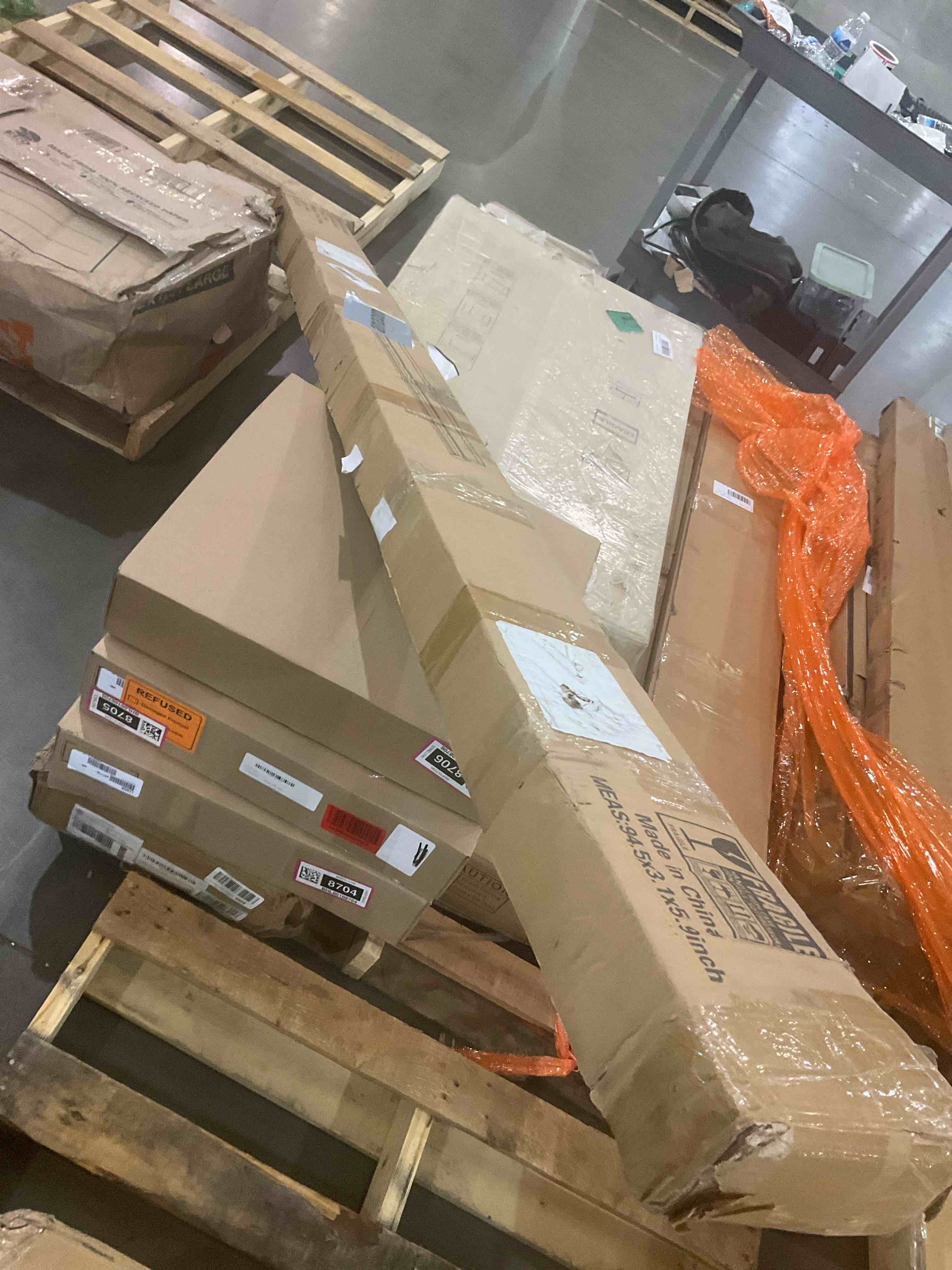 https://s3.amazonaws.com/lotting-images-prod/BargainHunt/BHL00108707_1712673261854.jpeg