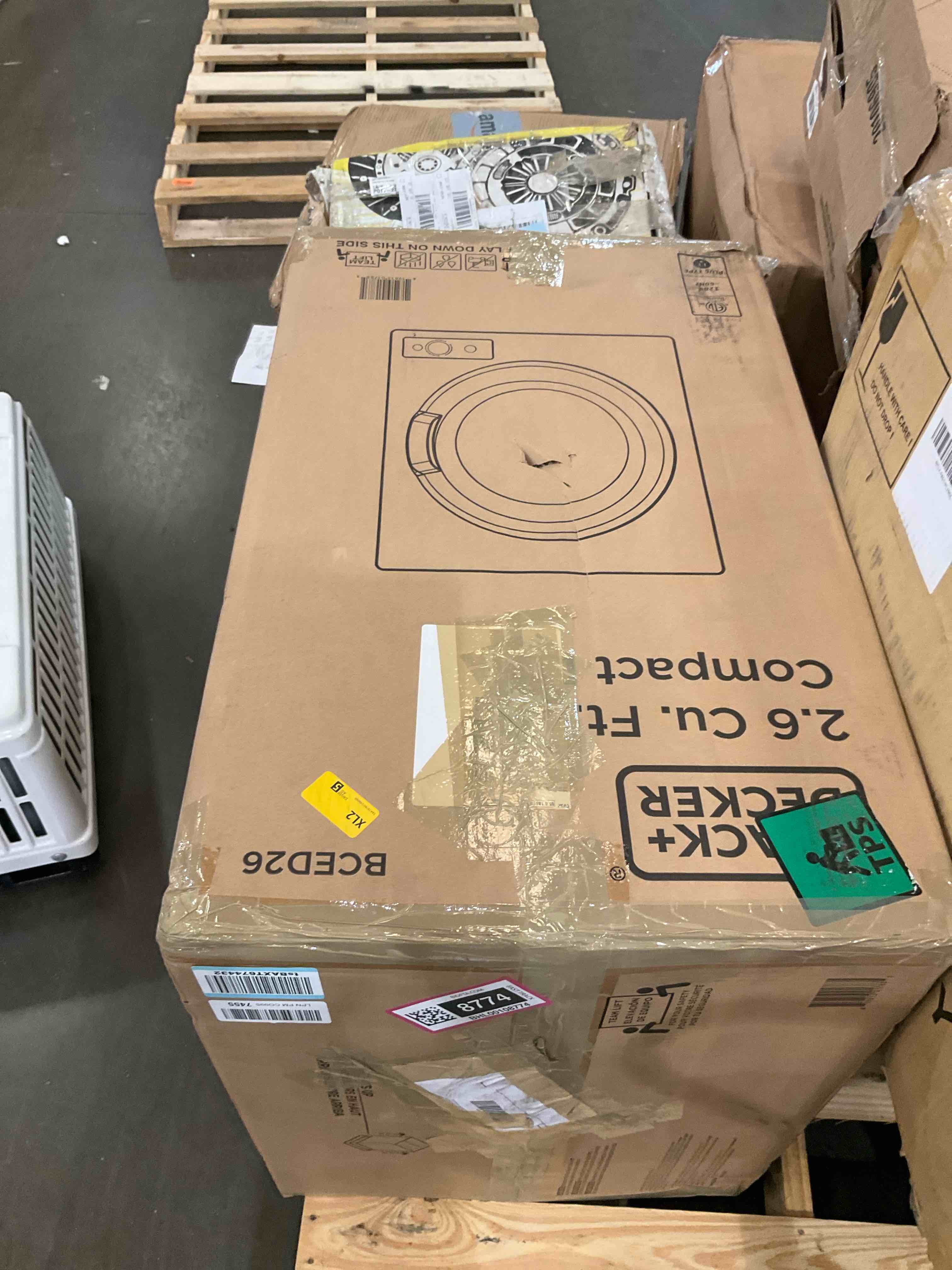 https://s3.amazonaws.com/lotting-images-prod/BargainHunt/BHL00108774_1713798898164.jpeg