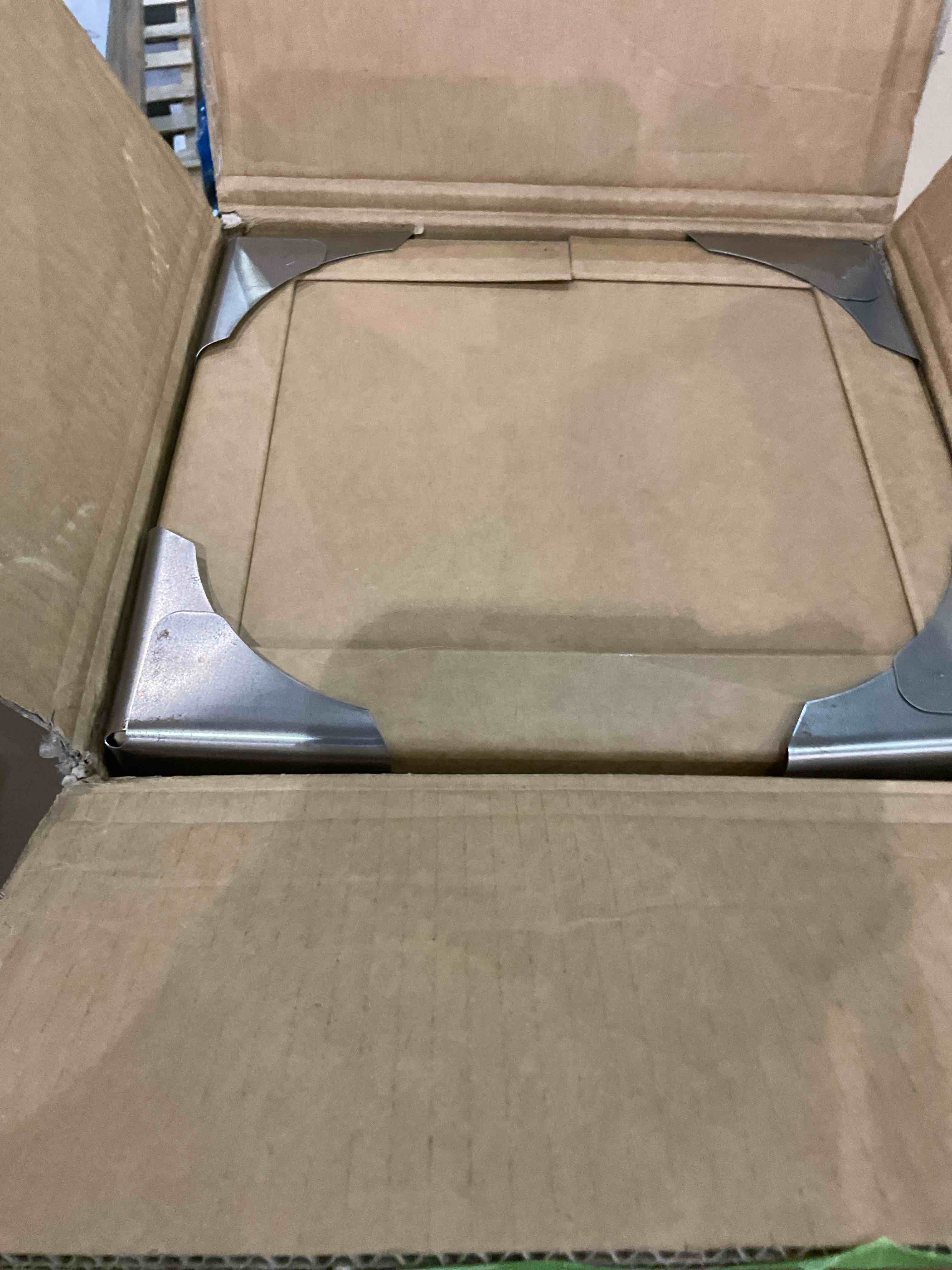 https://s3.amazonaws.com/lotting-images-prod/BargainHunt/BHL00108830_1714131397829.jpeg