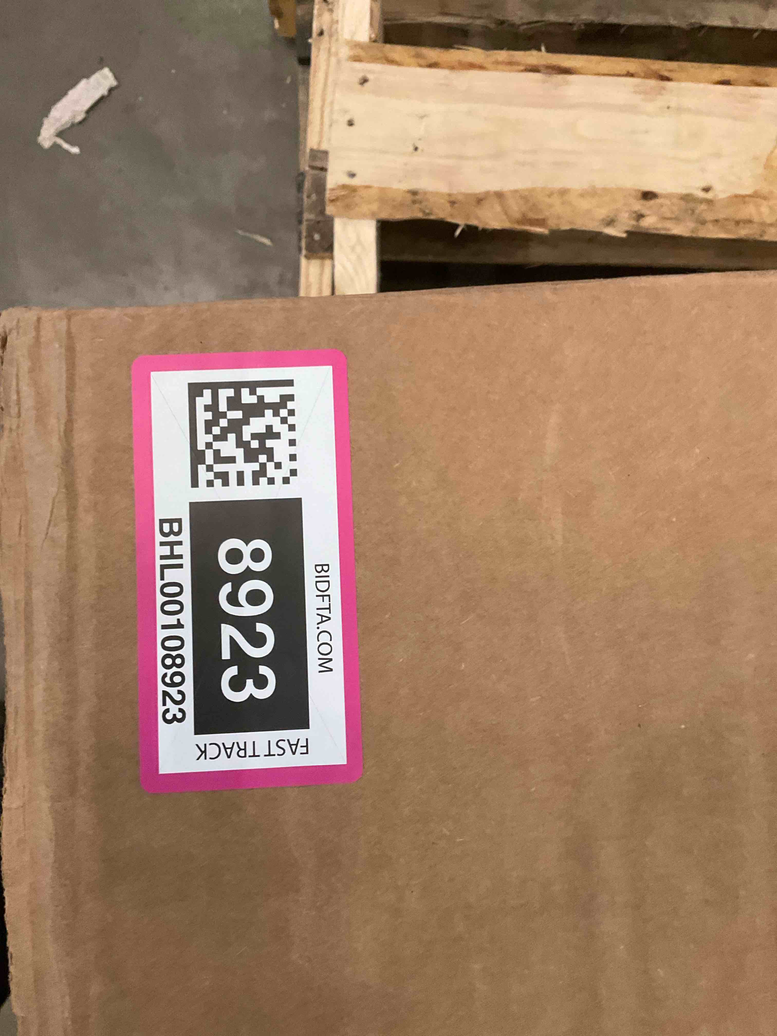 https://s3.amazonaws.com/lotting-images-prod/BargainHunt/BHL00108923_1714657455266.jpeg