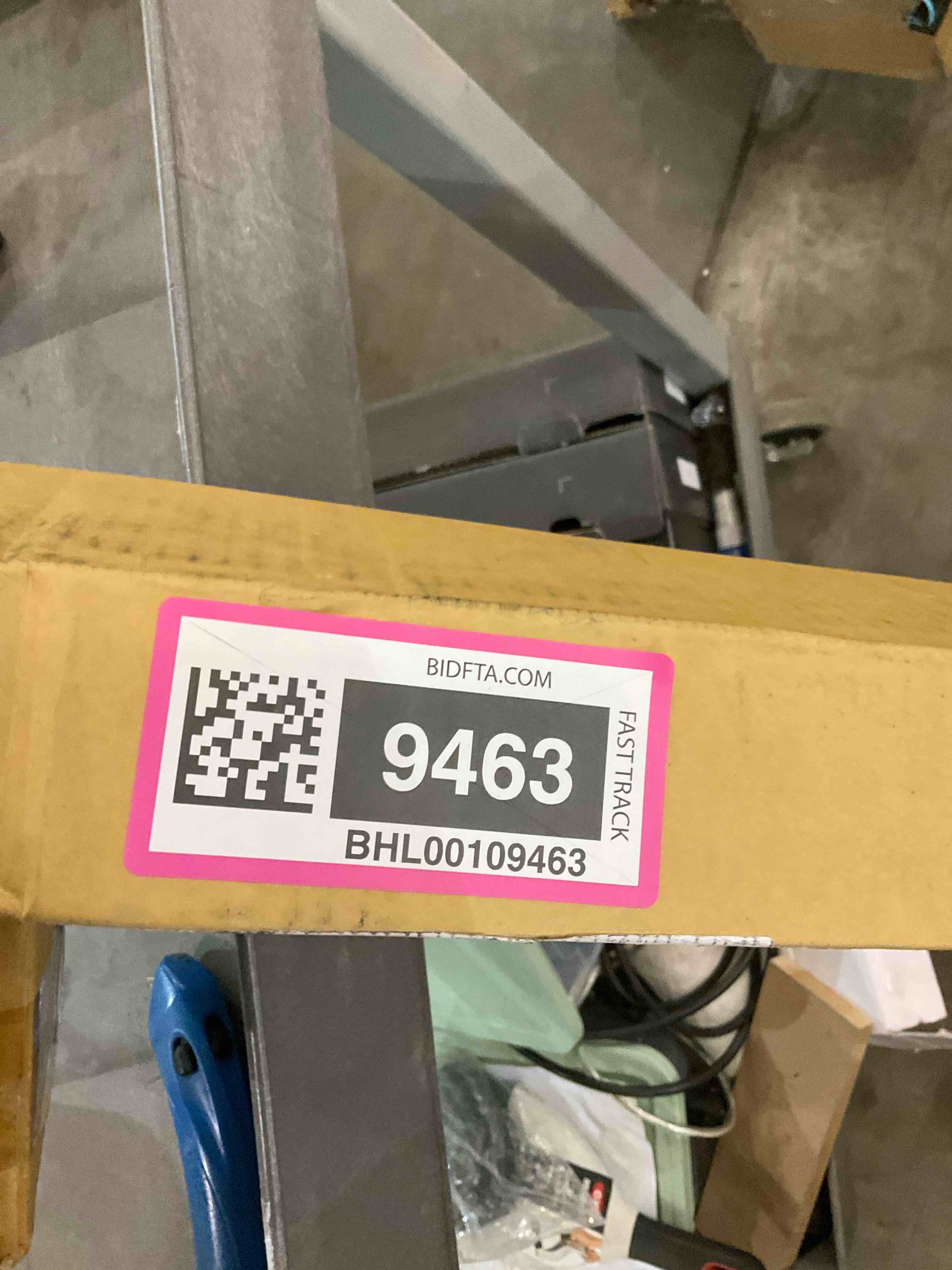 https://s3.amazonaws.com/lotting-images-prod/BargainHunt/BHL00109463_1716207829100.jpeg