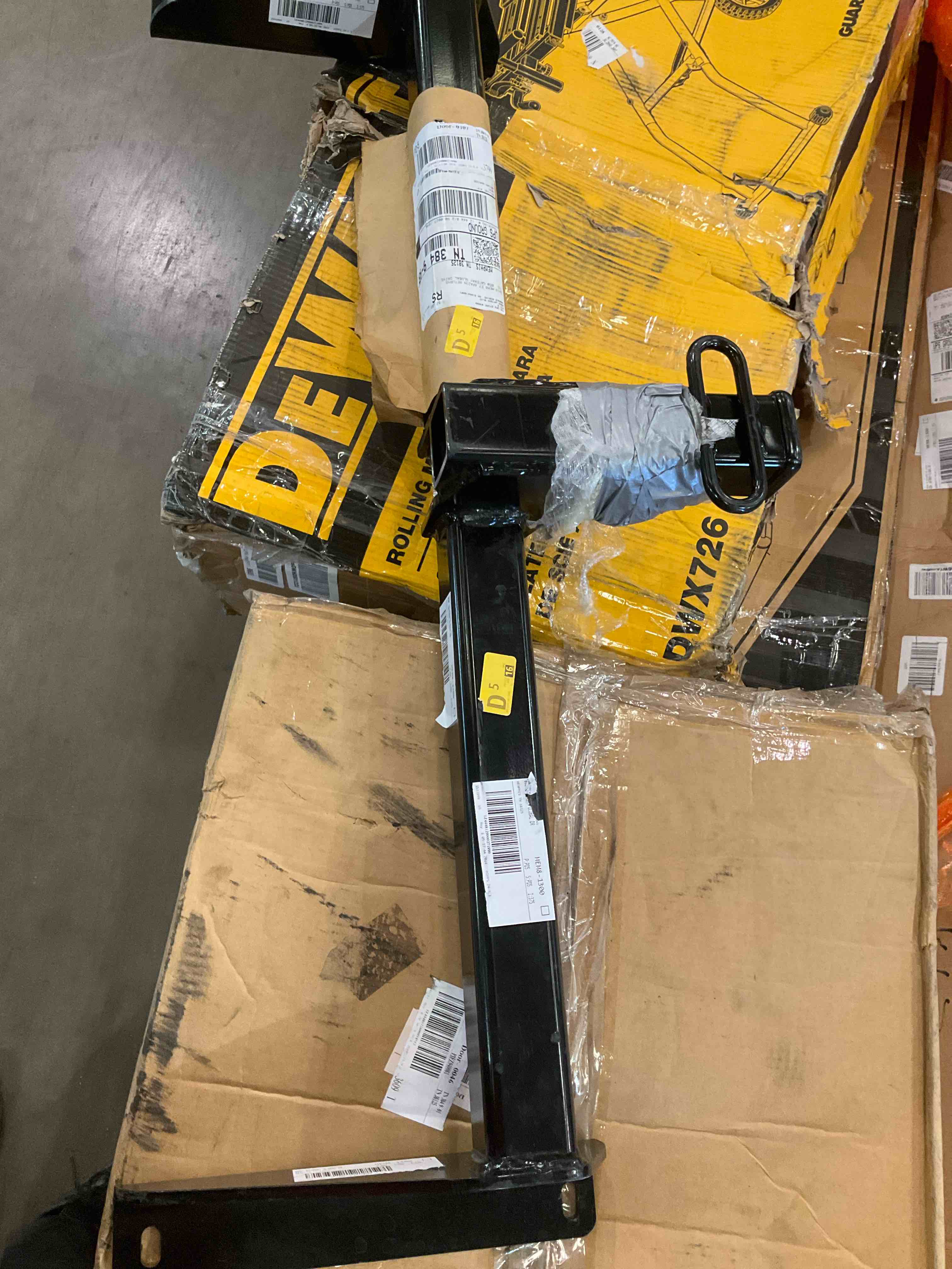 https://s3.amazonaws.com/lotting-images-prod/BargainHunt/BHL00109469_1716209357669.jpeg