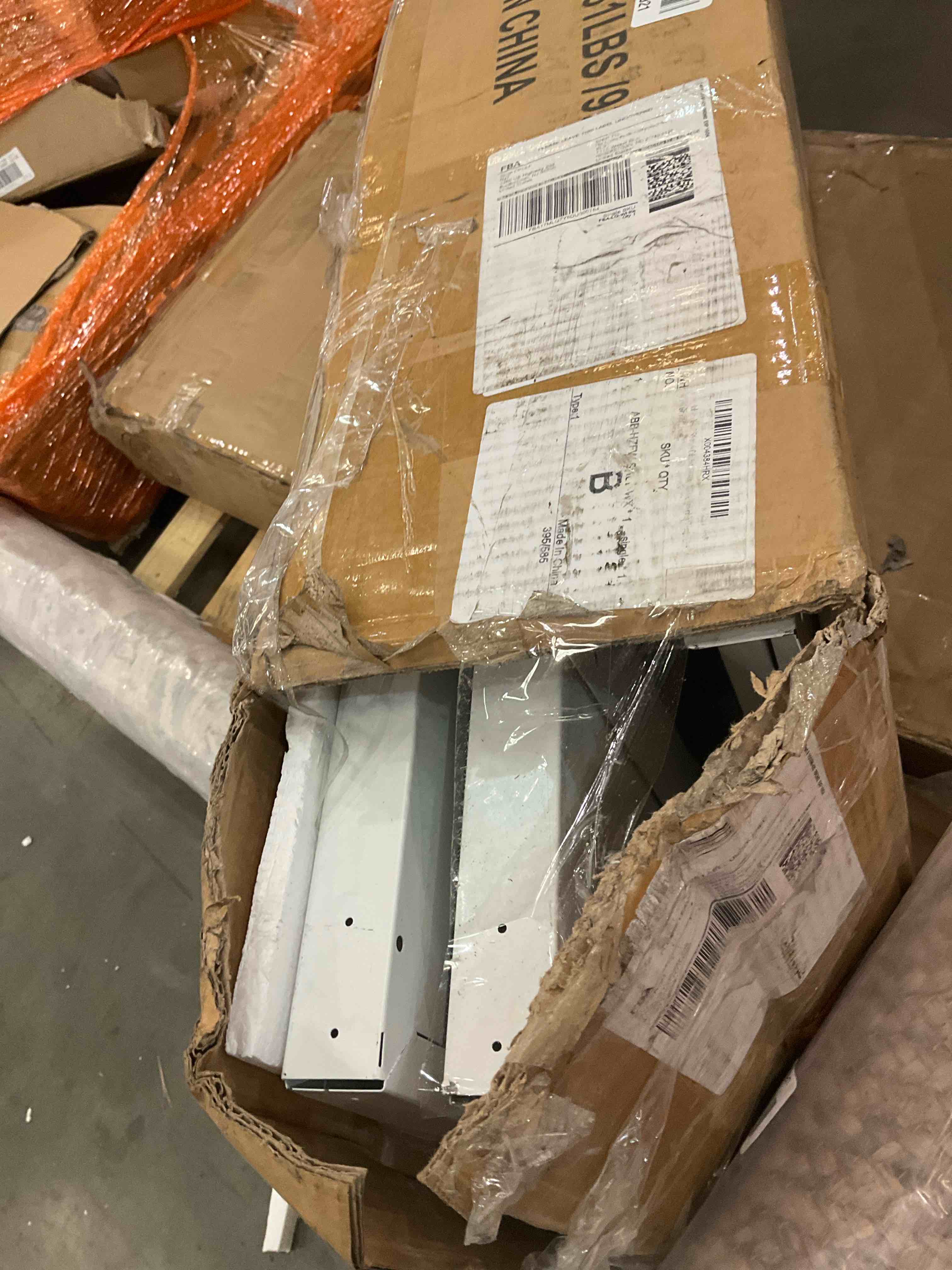 https://s3.amazonaws.com/lotting-images-prod/BargainHunt/BHL00109520_1709565433712.jpeg