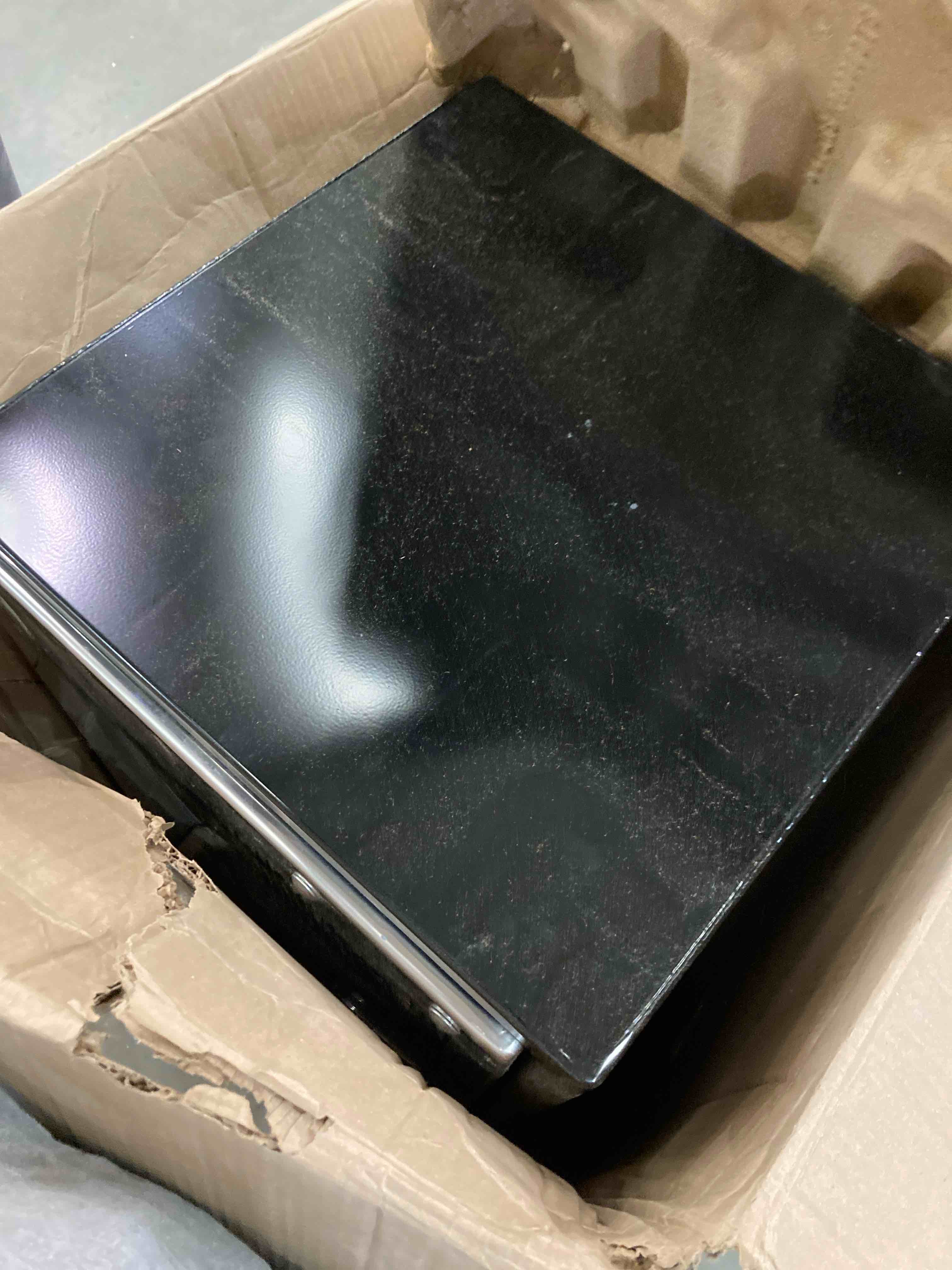 https://s3.amazonaws.com/lotting-images-prod/BargainHunt/BHL00109536_1709566037333.jpeg