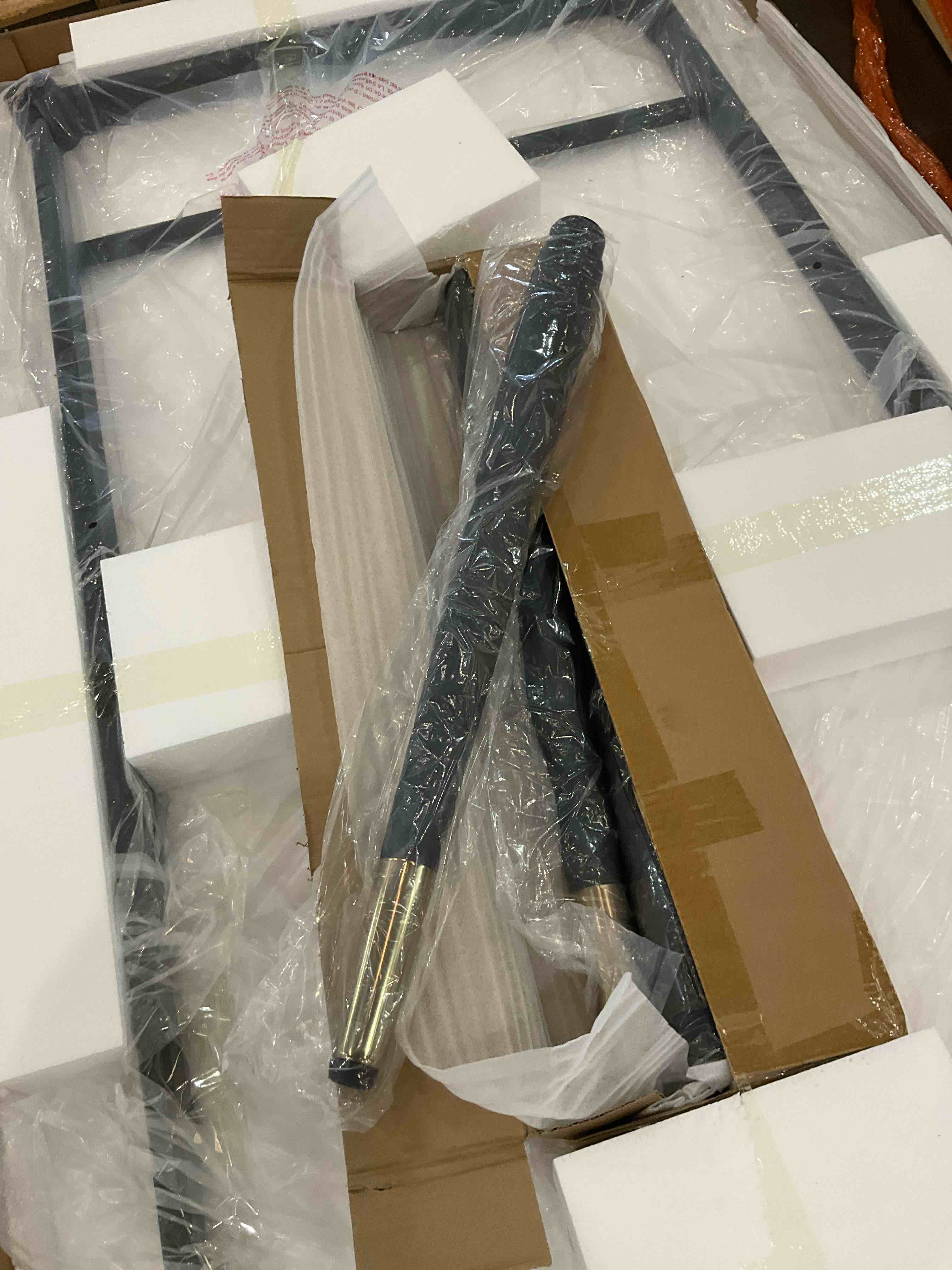 https://s3.amazonaws.com/lotting-images-prod/BargainHunt/BHL00109939_1714756061959.jpeg