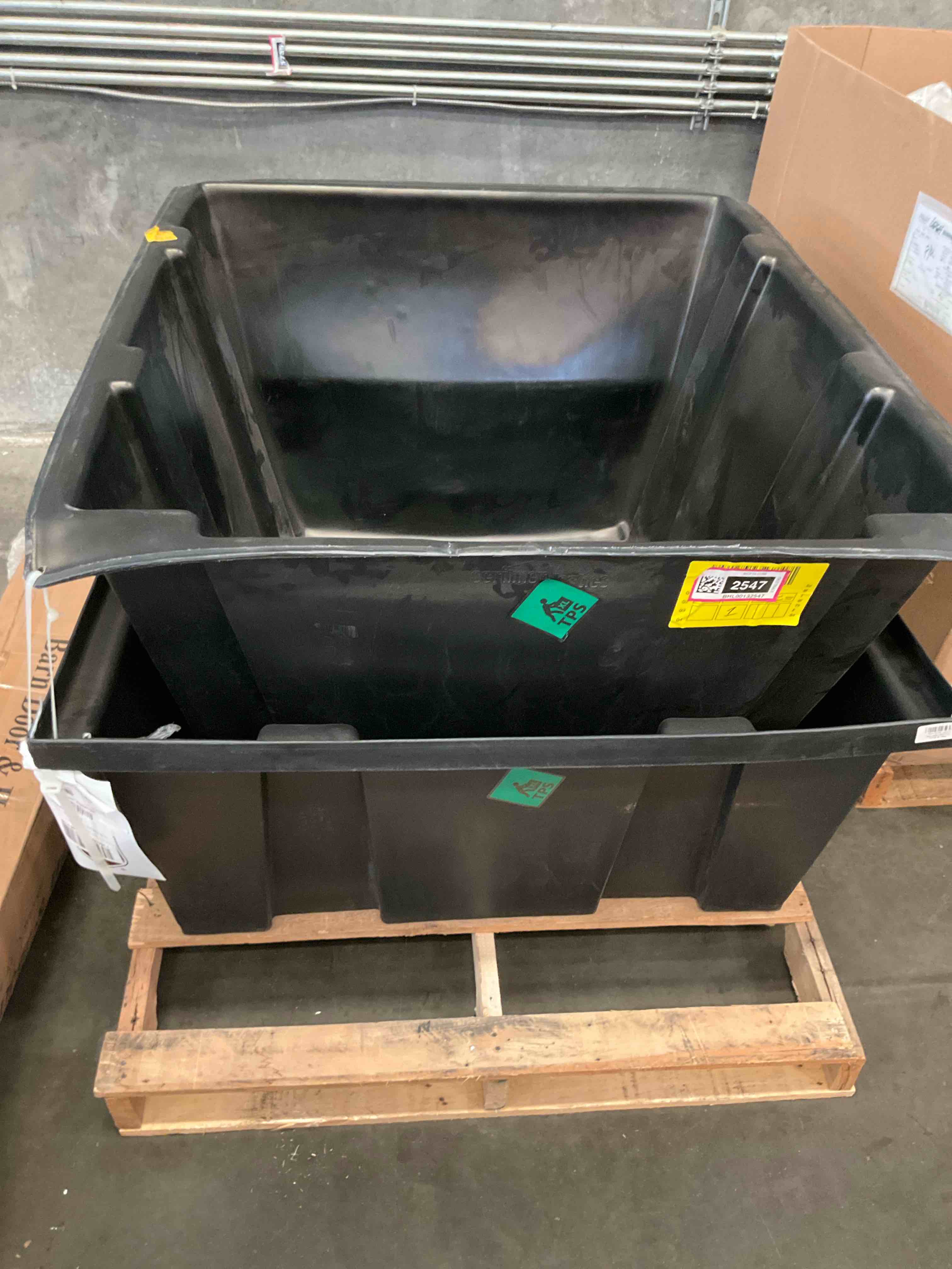 Scribner Plastics 5111 Ultra Large Engine Shipping Container, black