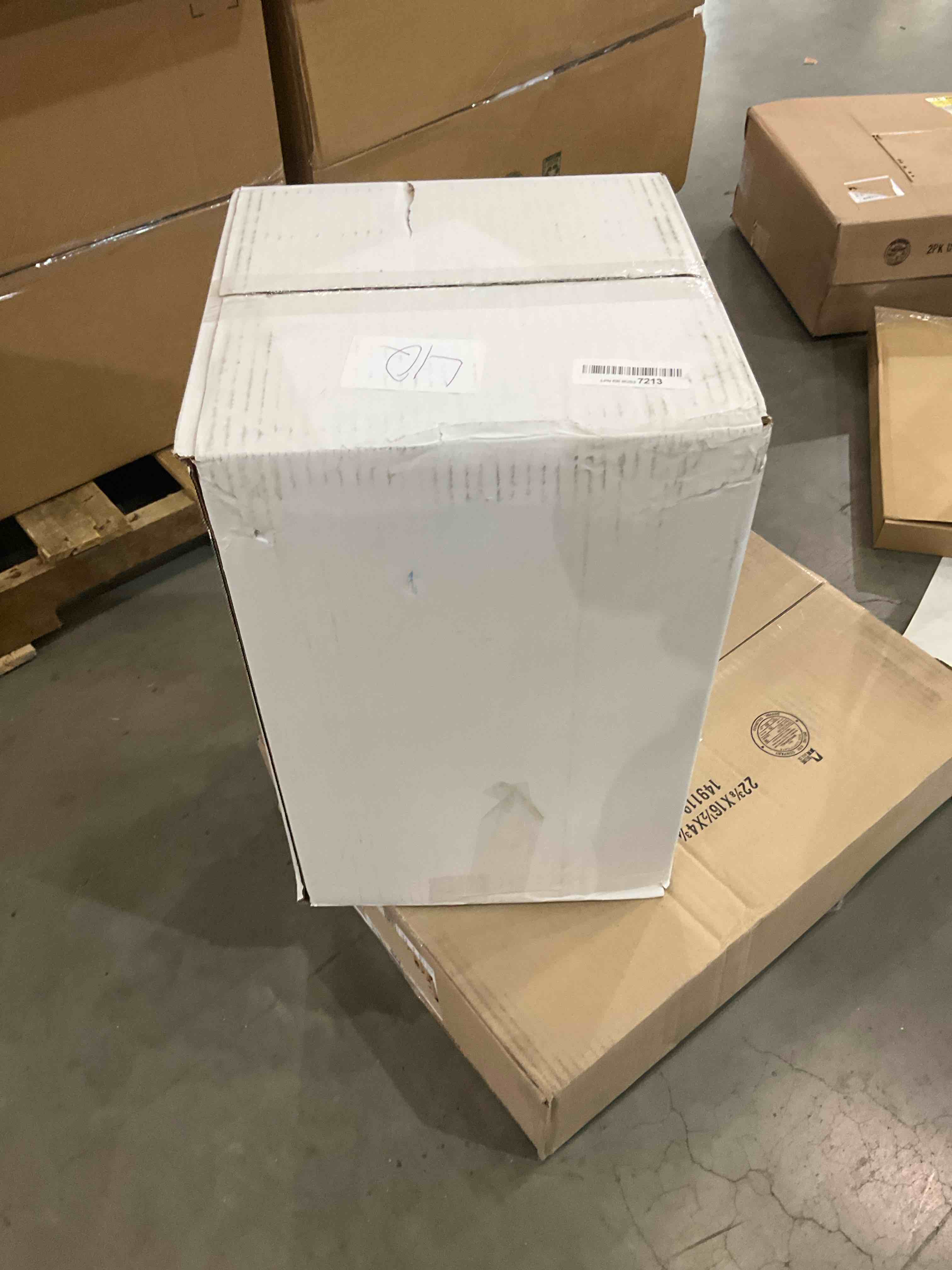 https://s3.amazonaws.com/lotting-images-prod/BargainHunt/BHL00133929_1706907190269.jpeg