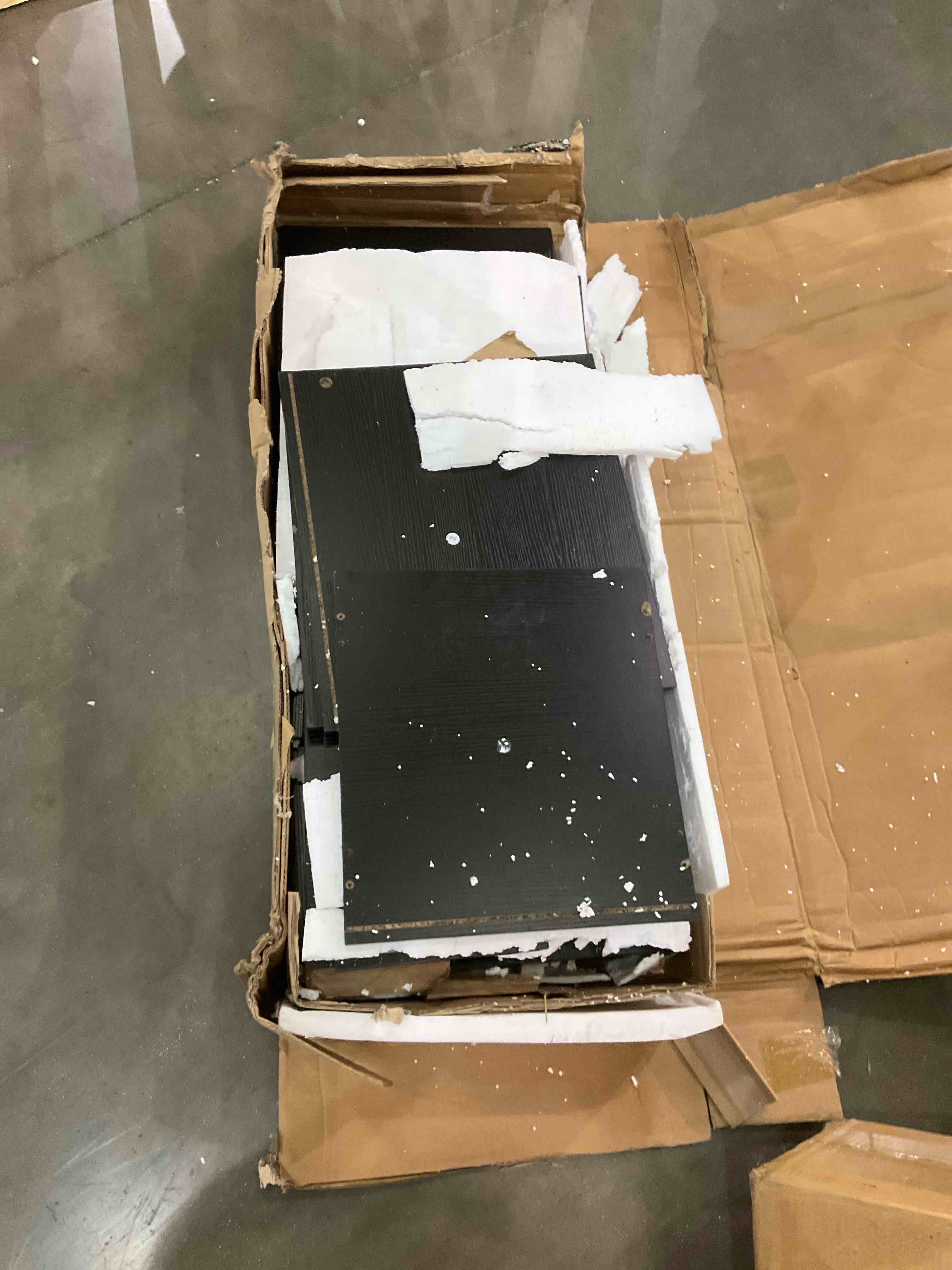 https://s3.amazonaws.com/lotting-images-prod/BargainHunt/BHL00134215_1721130703511.jpeg