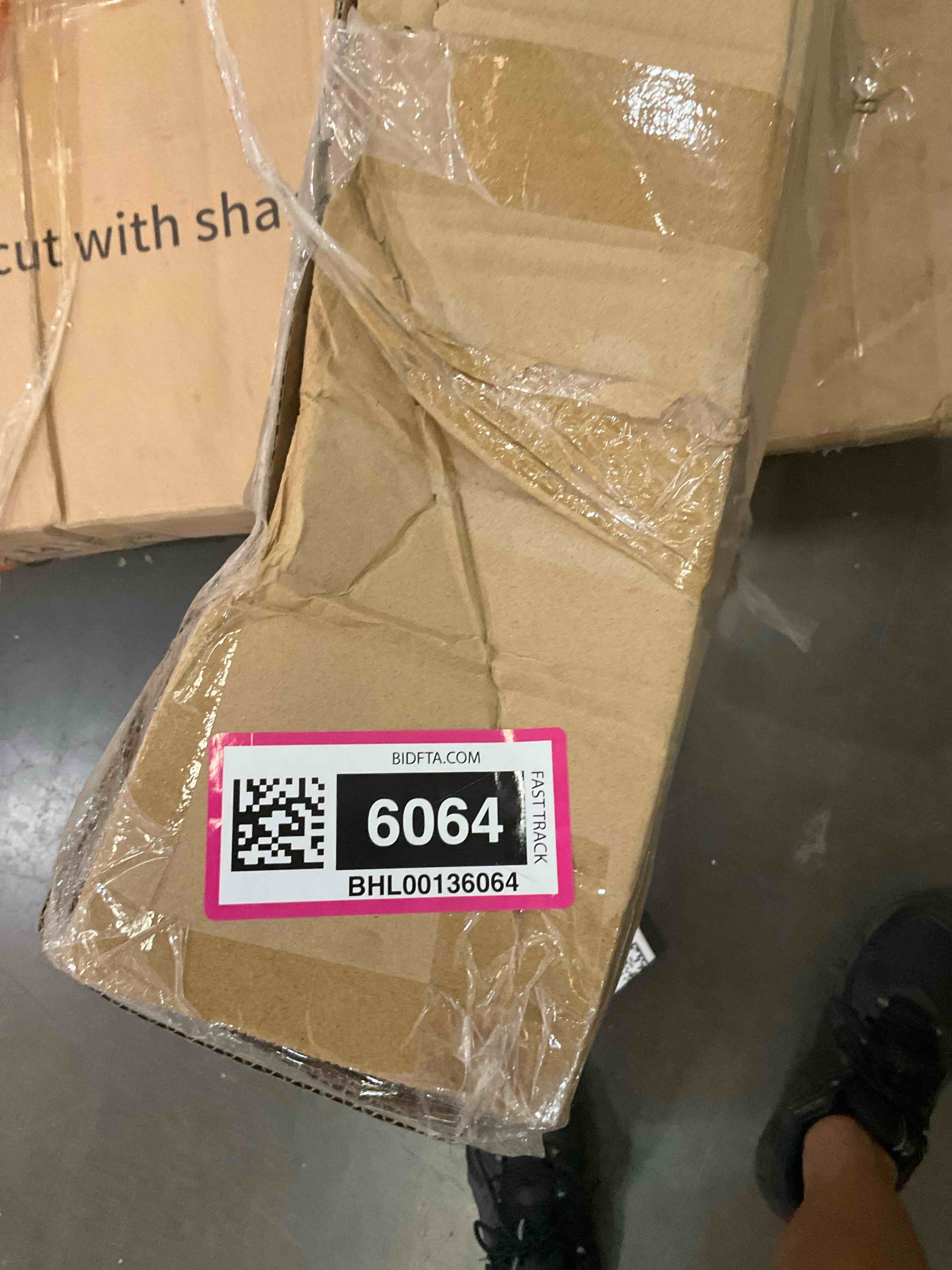 https://s3.amazonaws.com/lotting-images-prod/BargainHunt/BHL00136064_1722951513411.jpeg