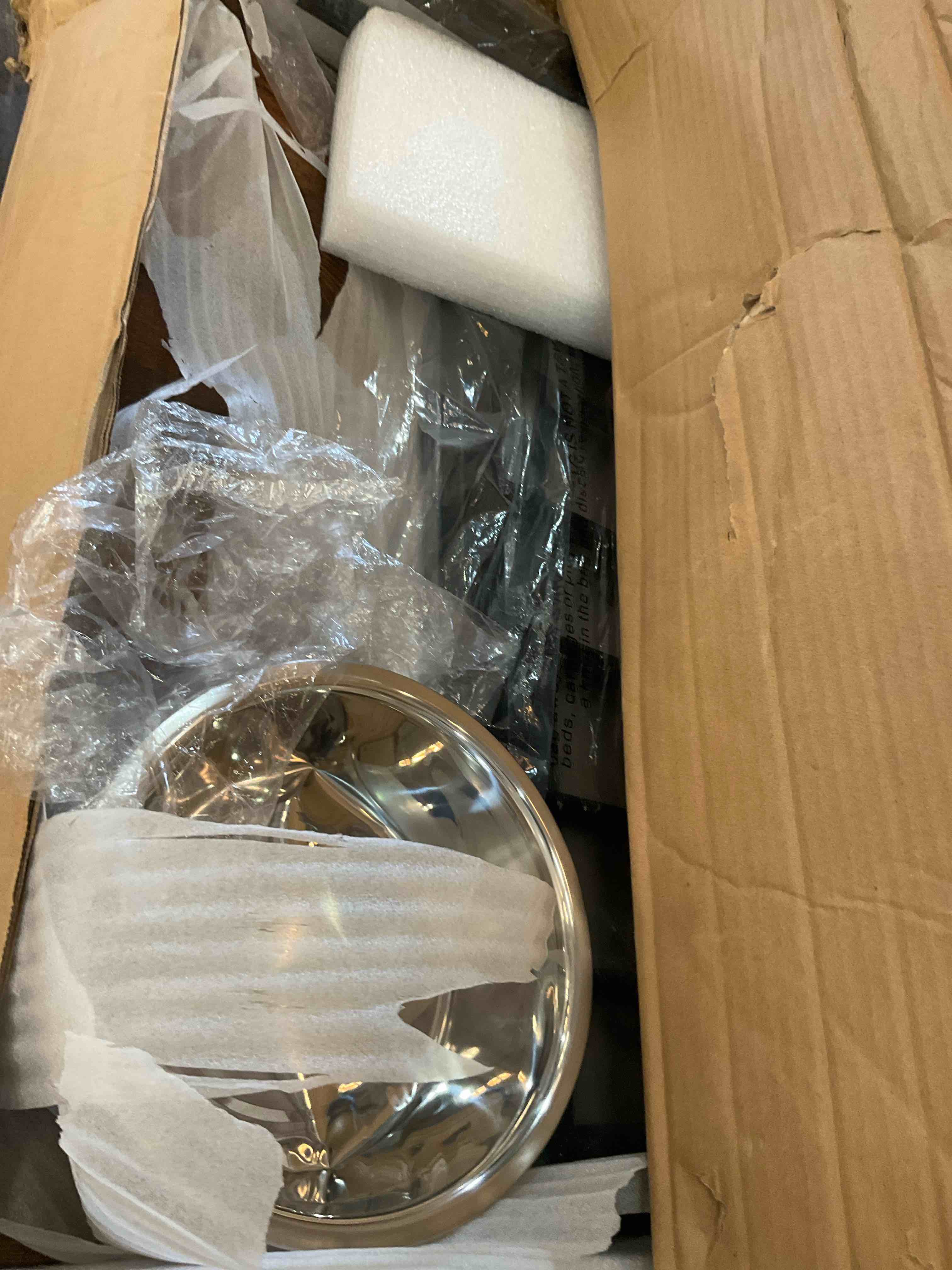 https://s3.amazonaws.com/lotting-images-prod/BargainHunt/BHL00136073_1722964353703.jpeg
