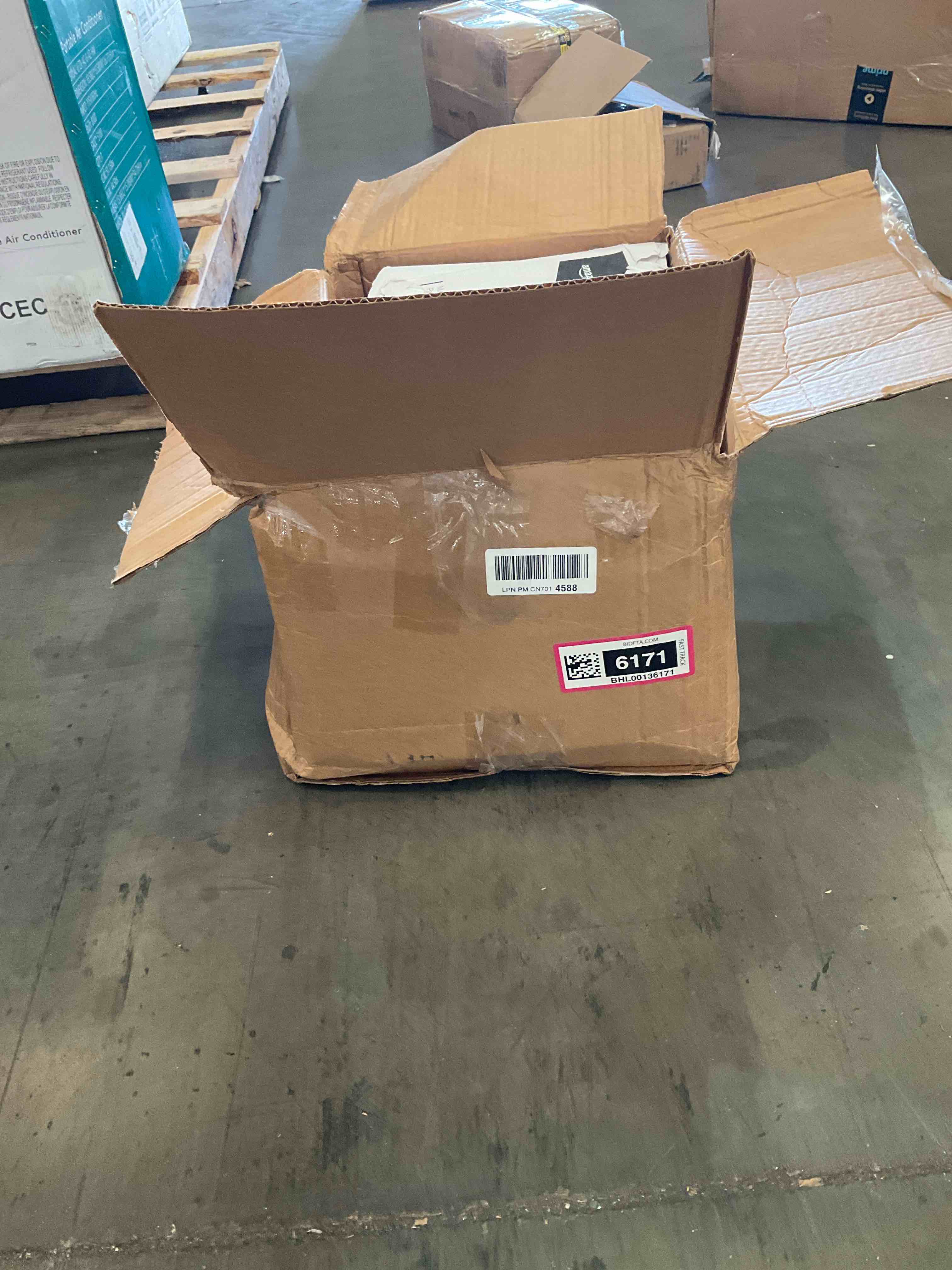 https://s3.amazonaws.com/lotting-images-prod/BargainHunt/BHL00136171_1723562717765.jpeg