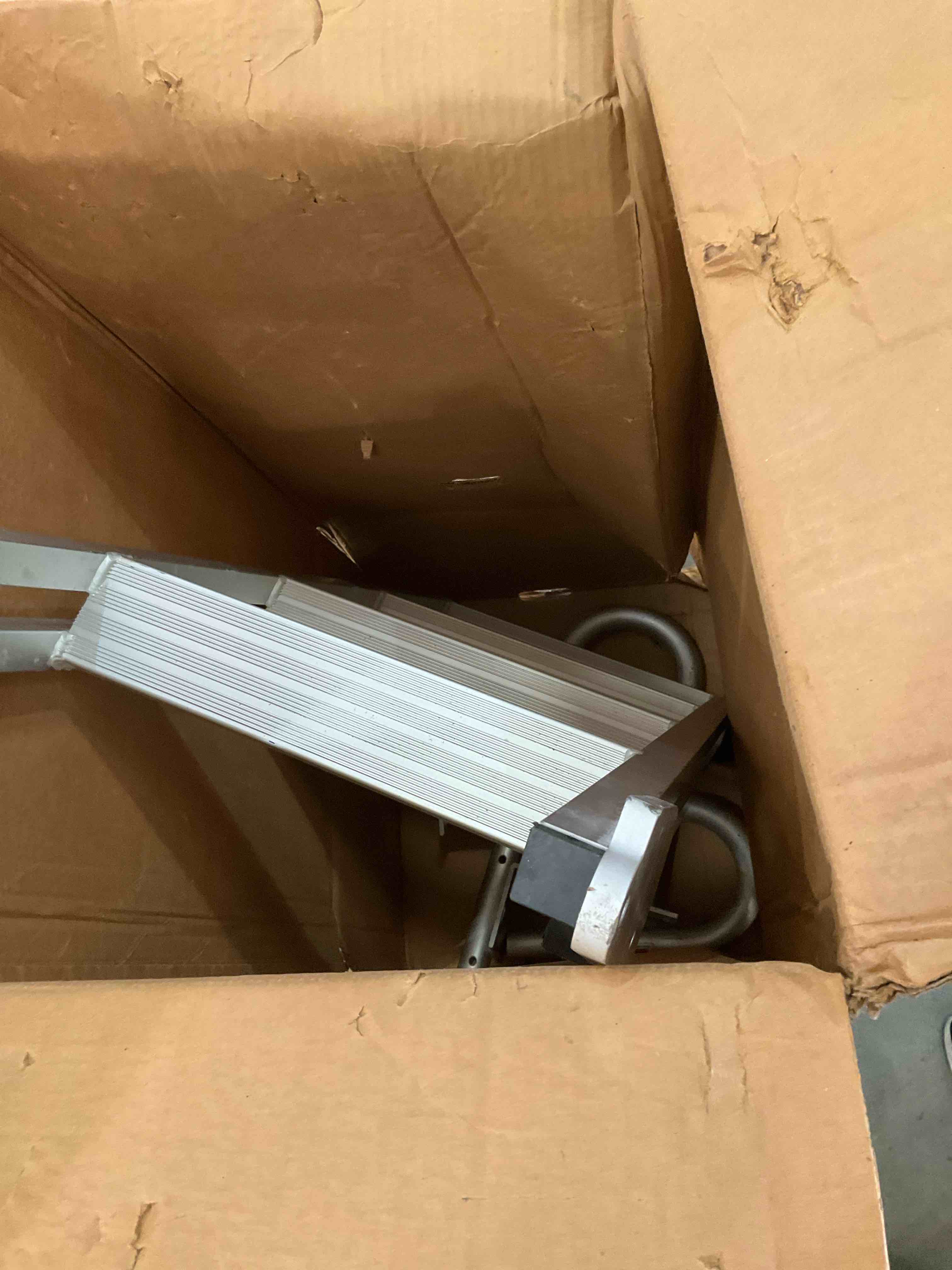 https://s3.amazonaws.com/lotting-images-prod/BargainHunt/BHL00136172_1723562817826.jpeg