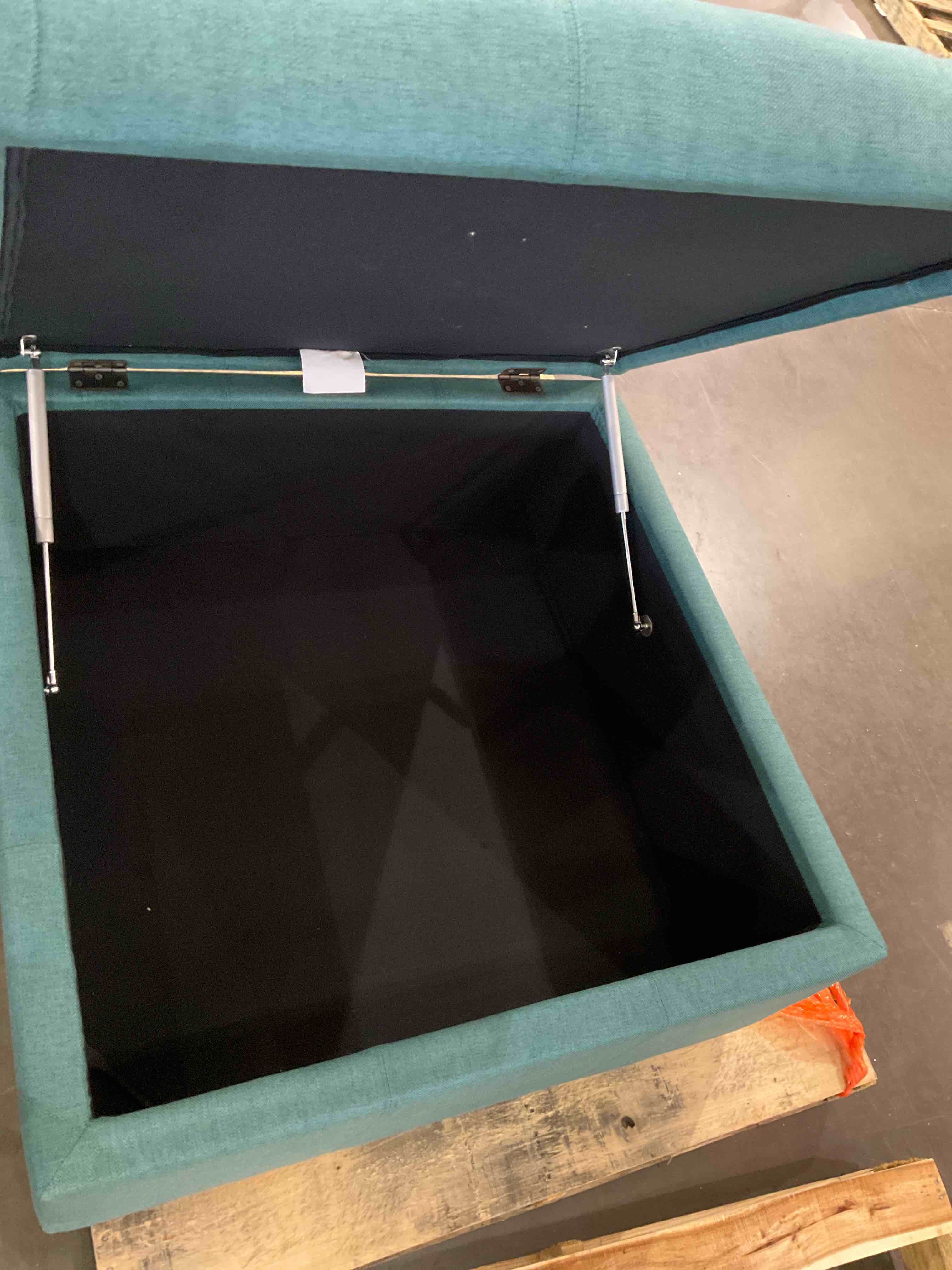 https://s3.amazonaws.com/lotting-images-prod/BargainHunt/BHL00138087_1716921160836.jpeg