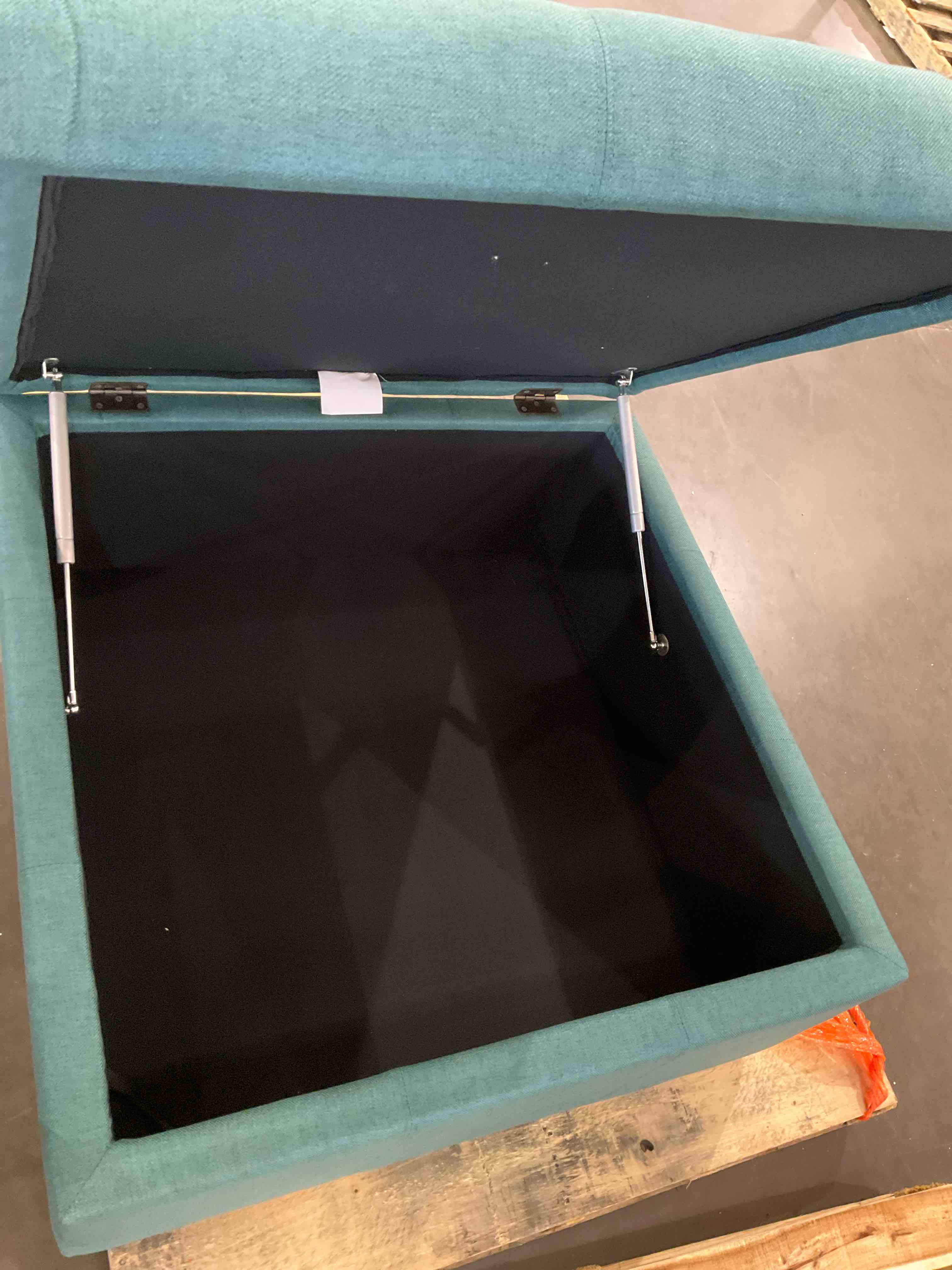 https://s3.amazonaws.com/lotting-images-prod/BargainHunt/BHL00138087_1716921161889.jpeg