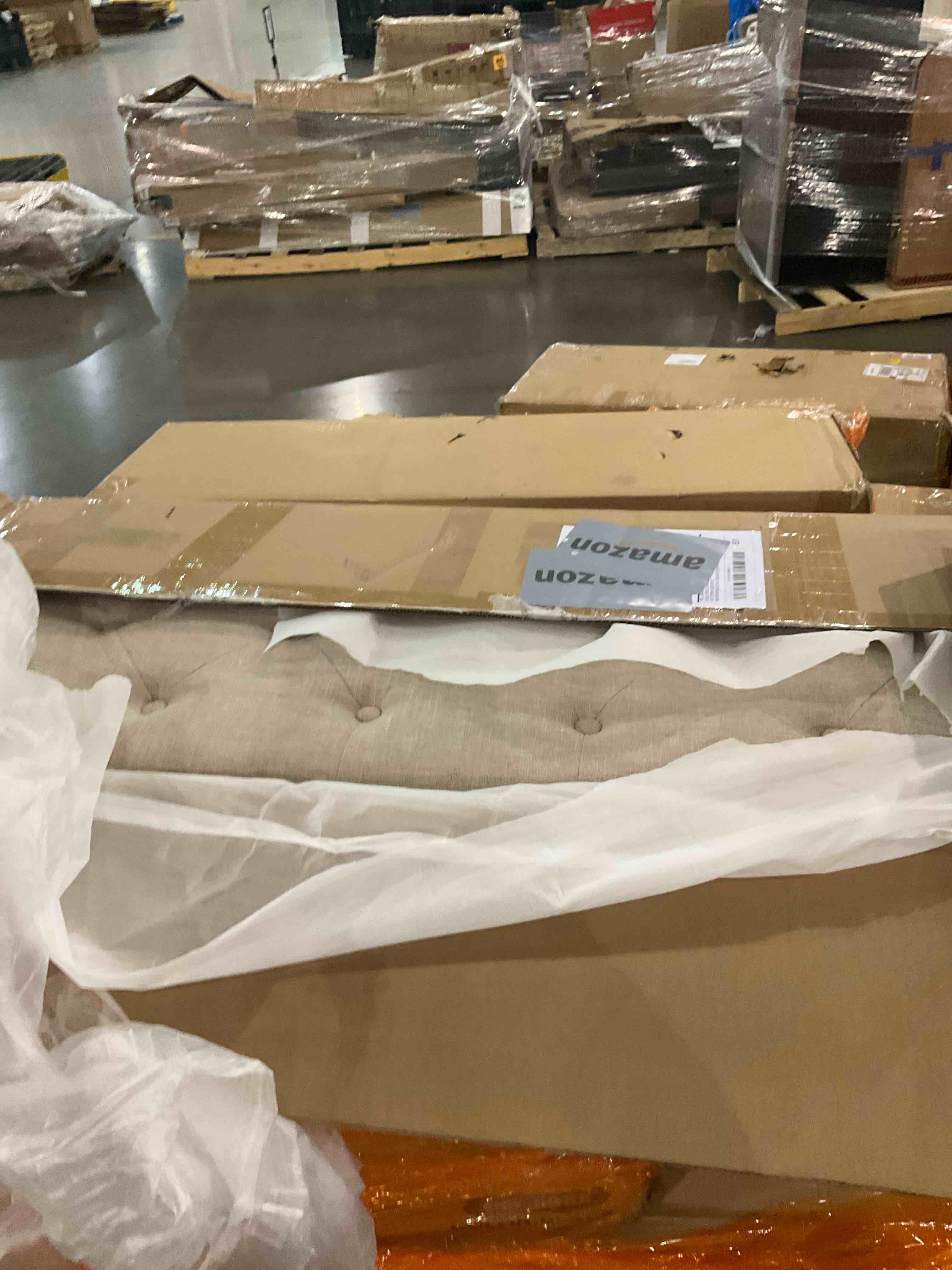https://s3.amazonaws.com/lotting-images-prod/BargainHunt/BHL00138301_1717590148942.jpeg