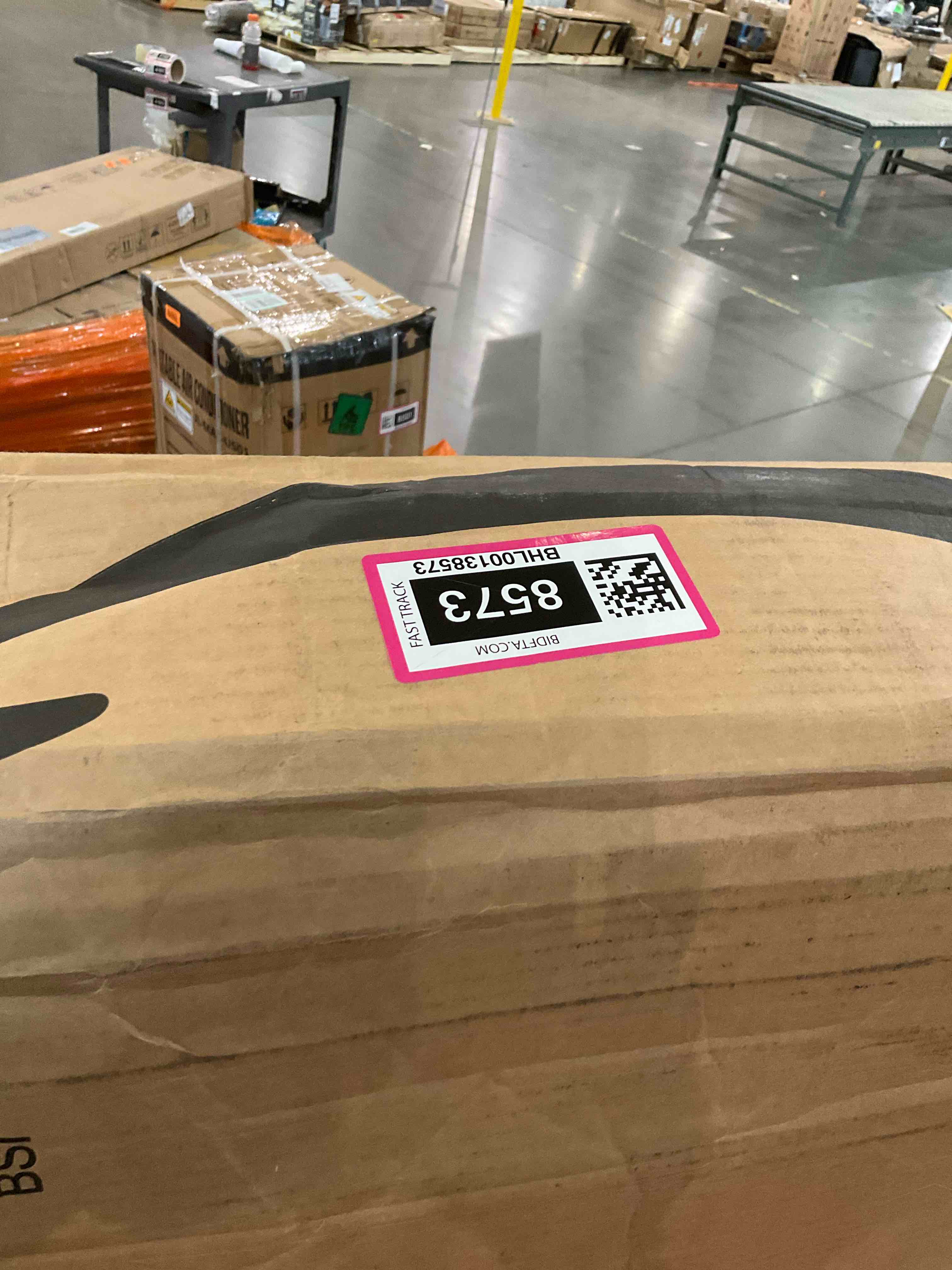 https://s3.amazonaws.com/lotting-images-prod/BargainHunt/BHL00138573_1720701660337.jpeg