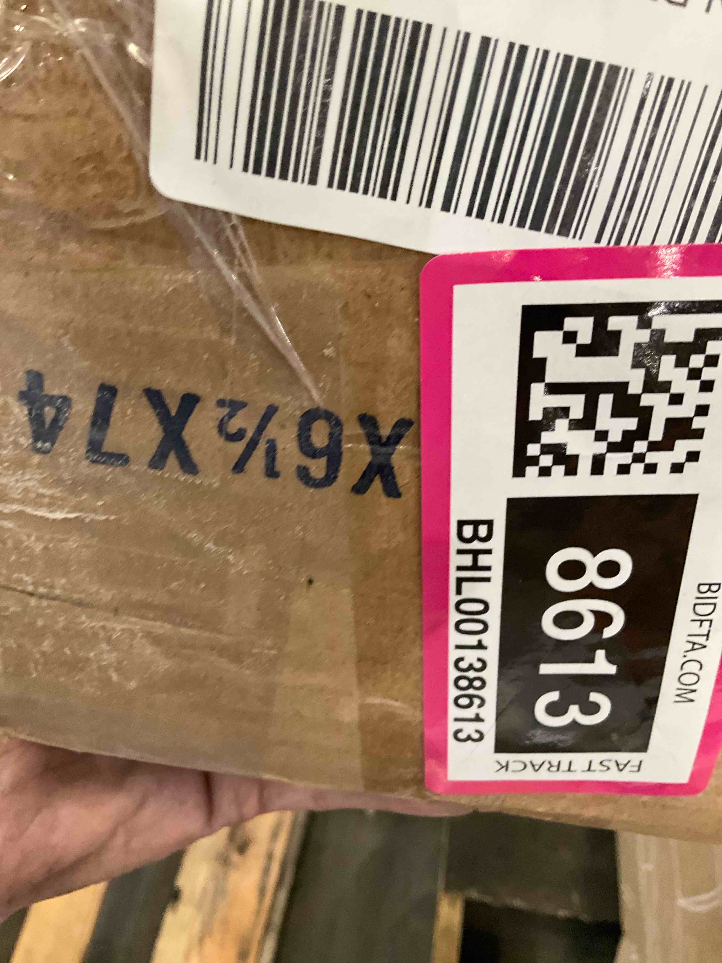 https://s3.amazonaws.com/lotting-images-prod/BargainHunt/BHL00138613_1720709942262.jpeg