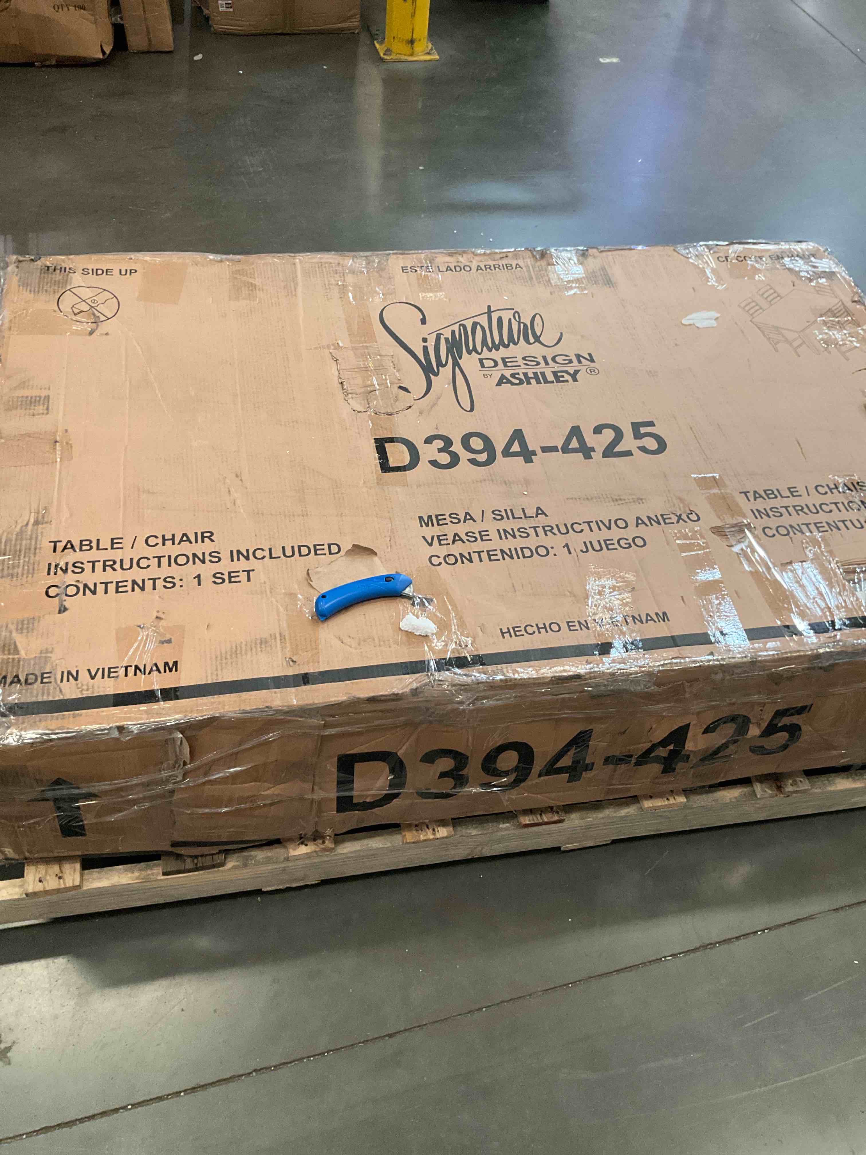 Signature Design by Ashley Skempton Cottage Dining Room Table Set with 6 Upholstered Chairs, Whitewash, 36"W x 60"D x 30"H