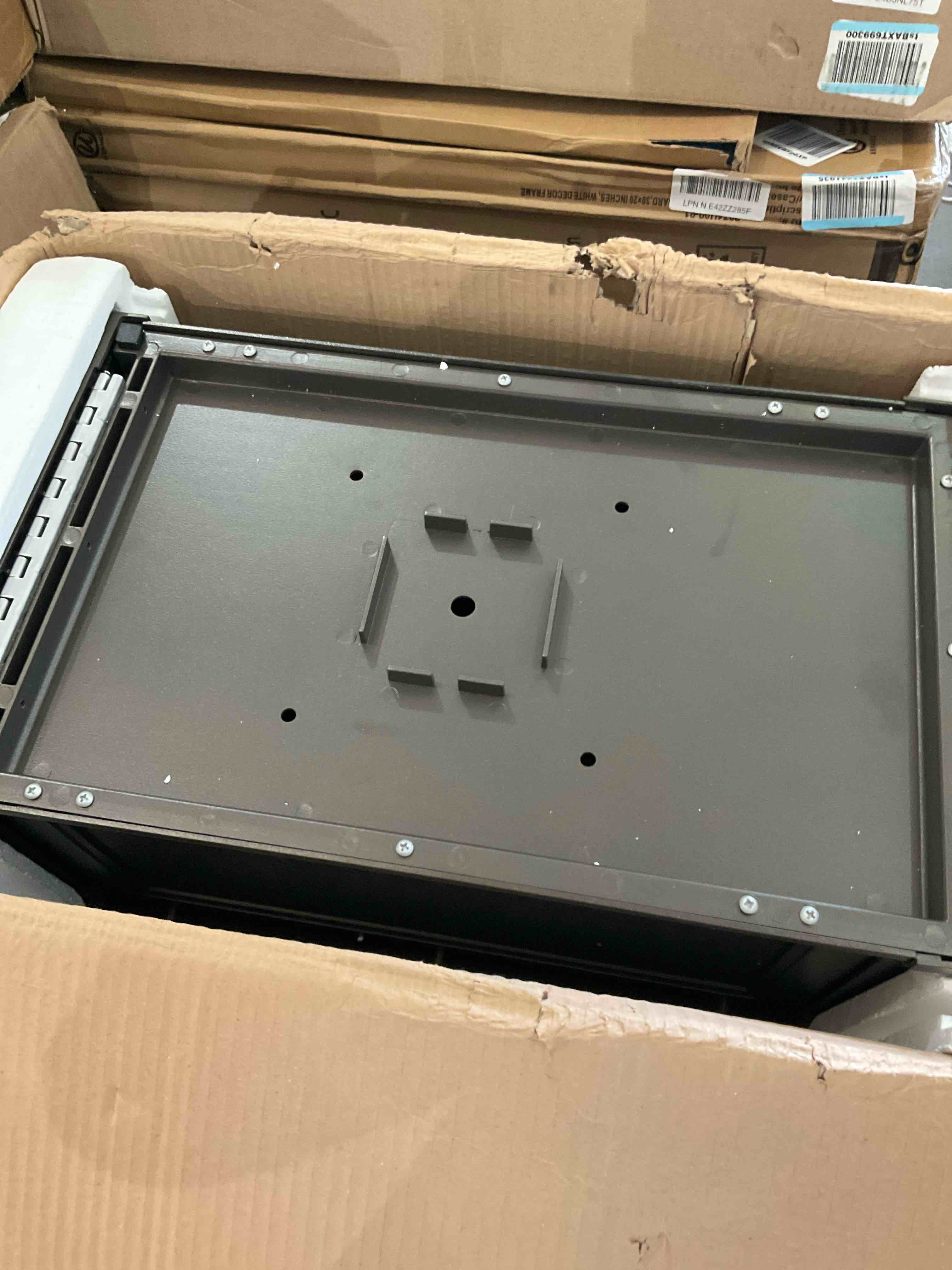 https://s3.amazonaws.com/lotting-images-prod/BargainHunt/BHL00139402_1723672744661.jpeg