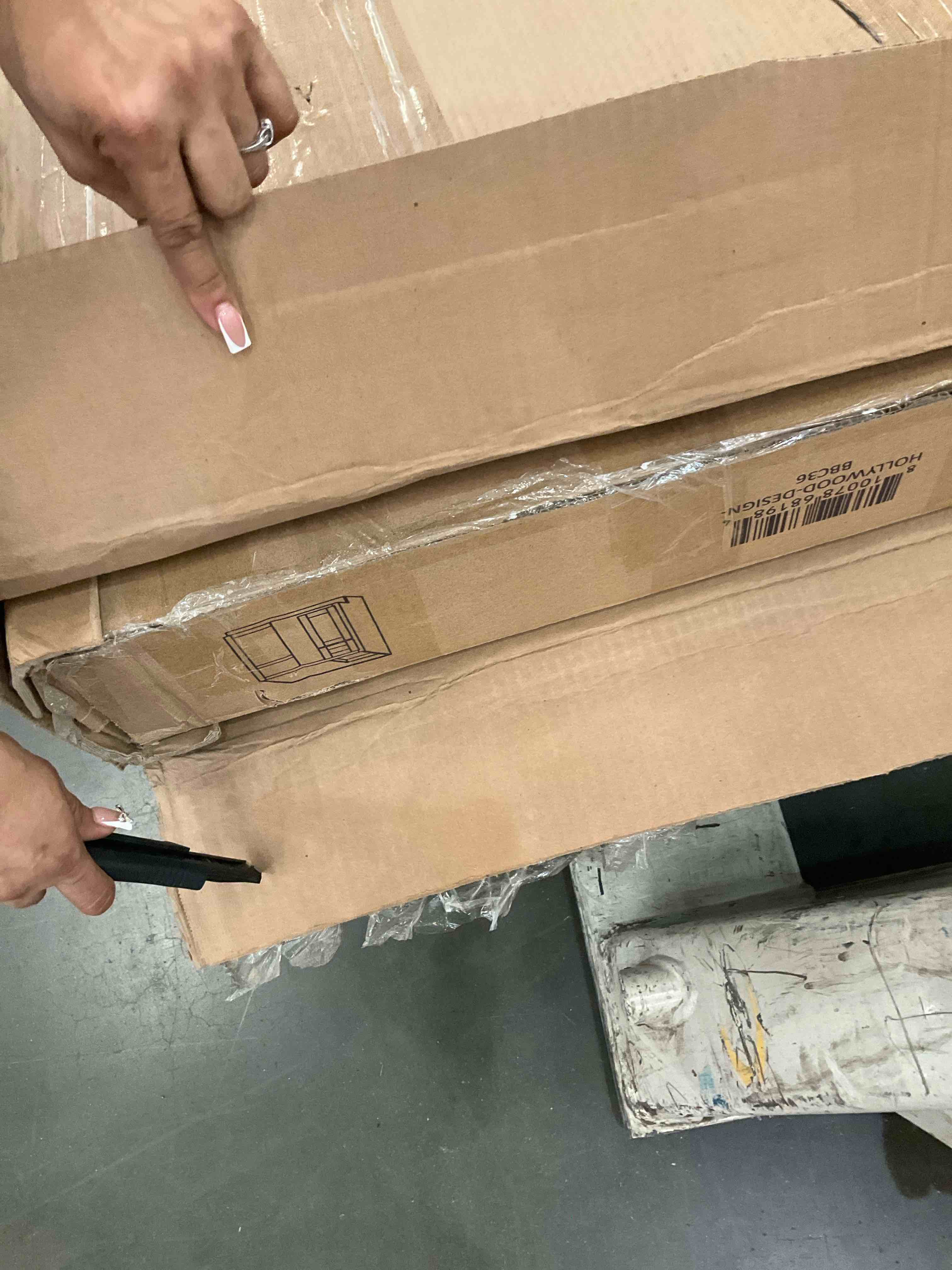 https://s3.amazonaws.com/lotting-images-prod/BargainHunt/BHL00139970_1722885012361.jpeg
