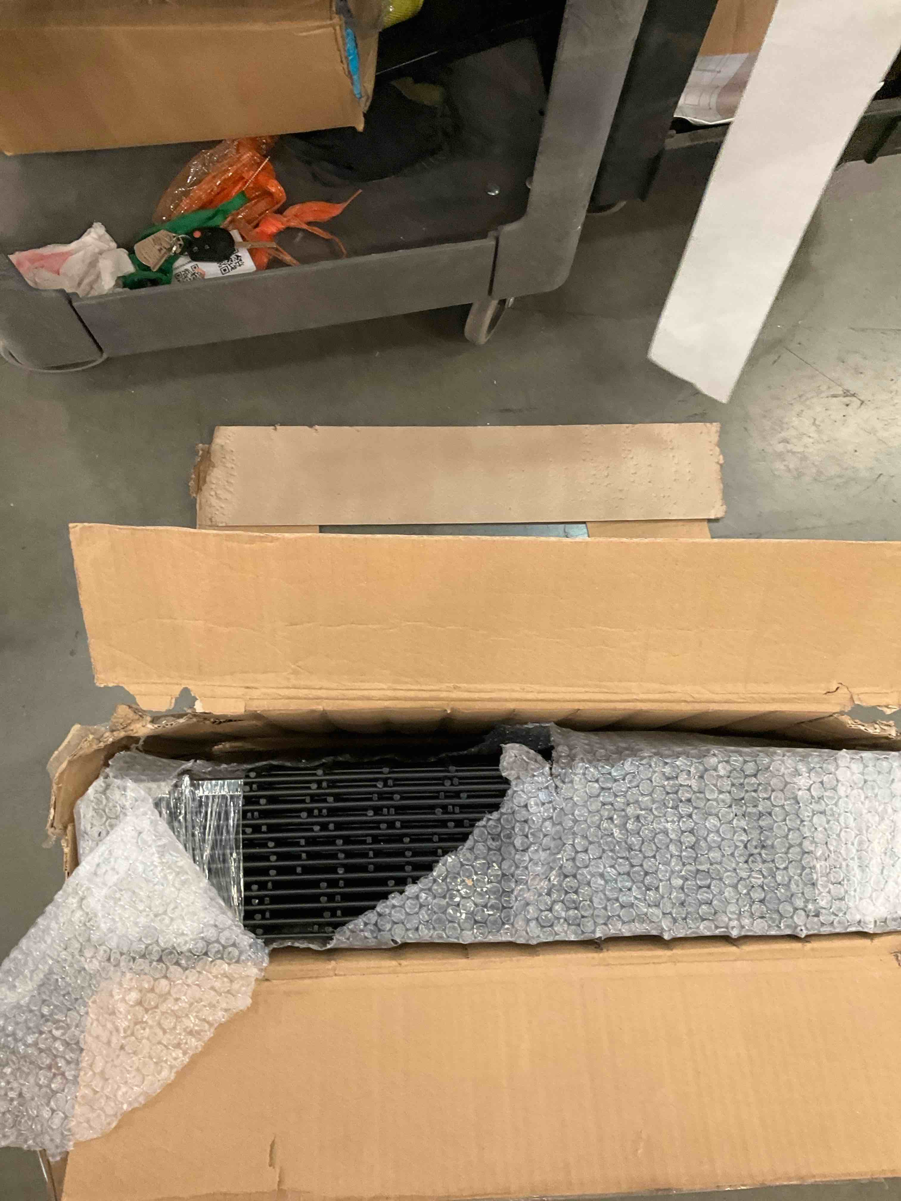 https://s3.amazonaws.com/lotting-images-prod/BargainHunt/BHL00140464_1718898487345.jpeg