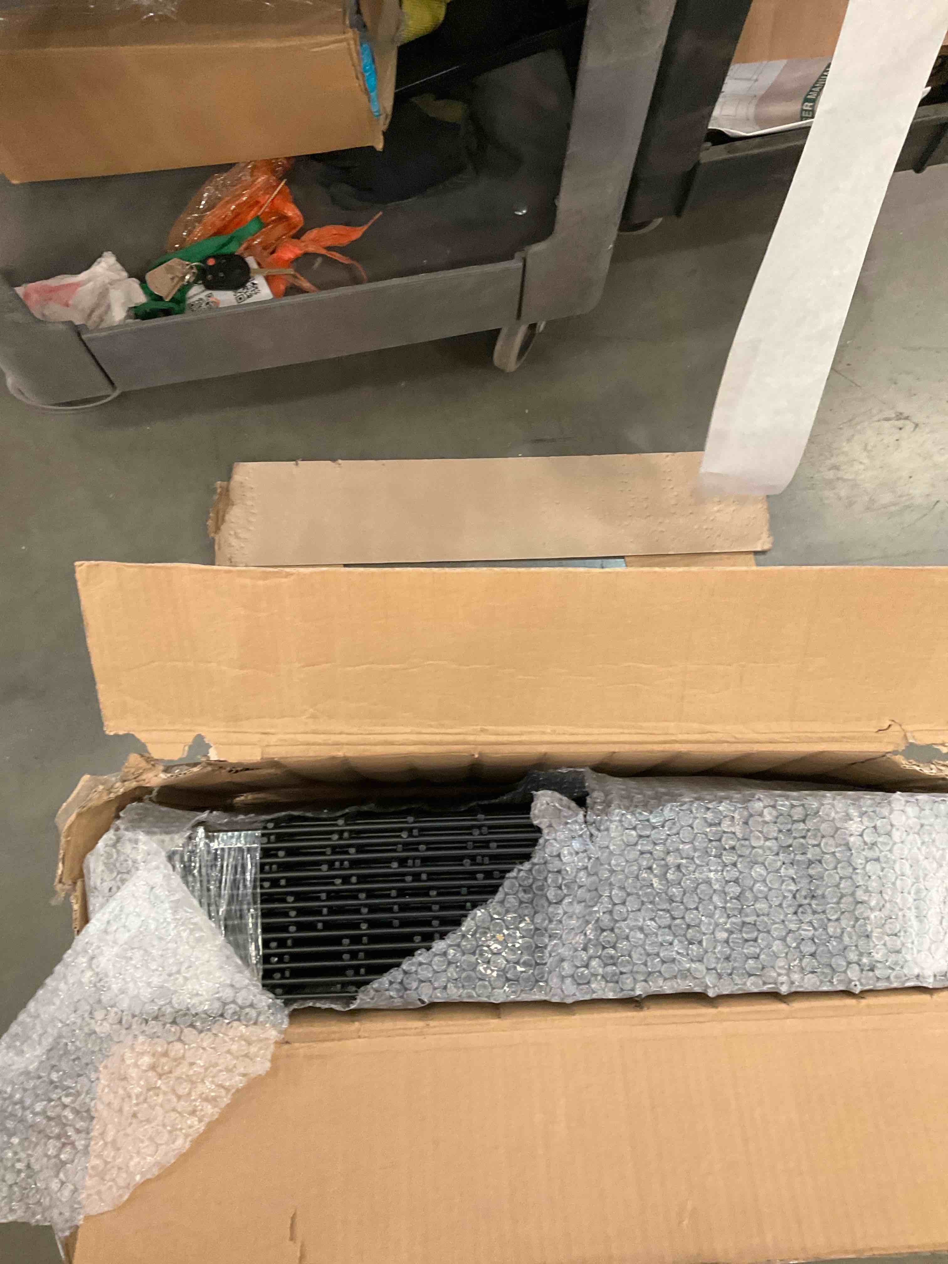 https://s3.amazonaws.com/lotting-images-prod/BargainHunt/BHL00140464_1718898488403.jpeg