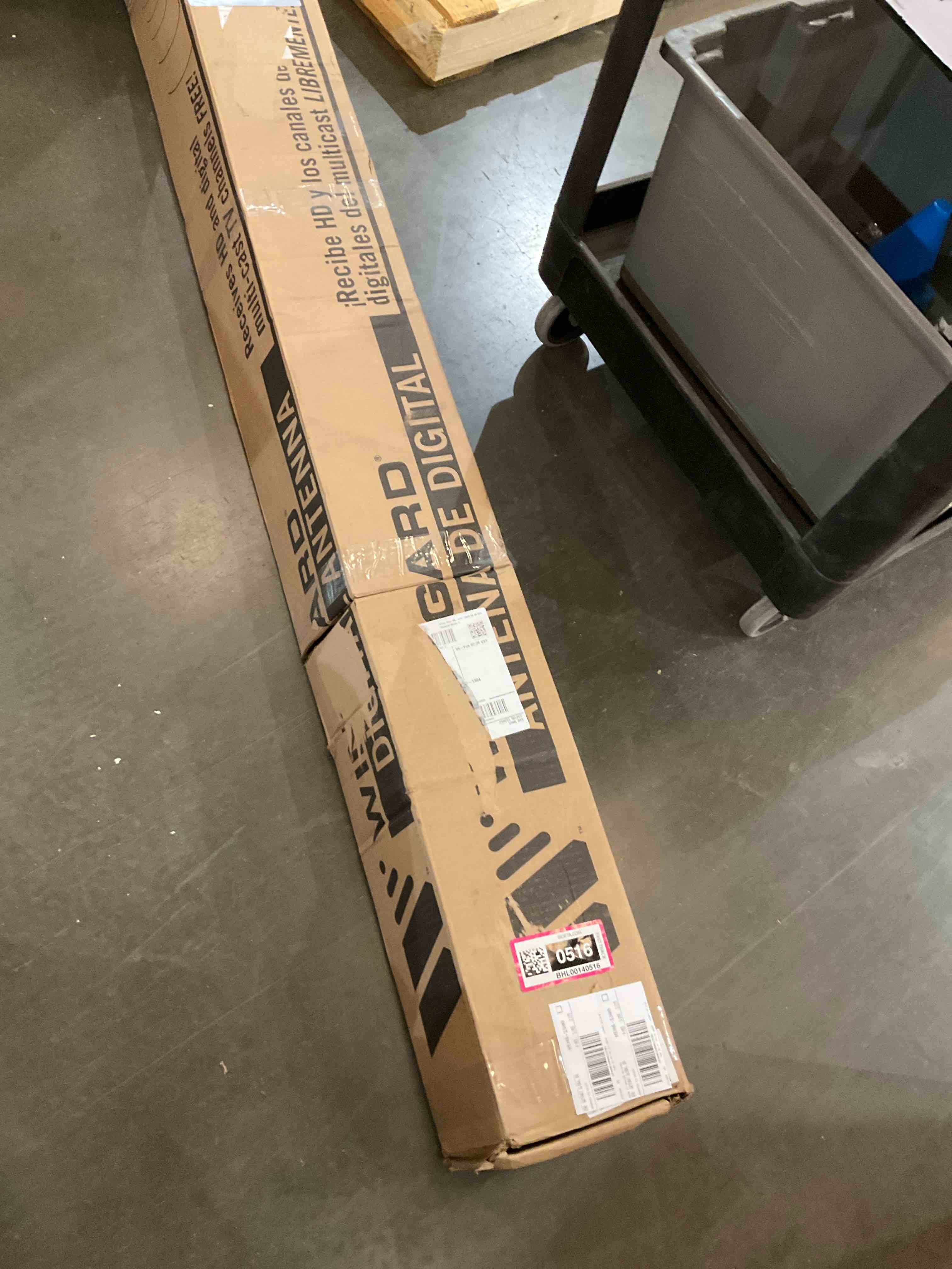 https://s3.amazonaws.com/lotting-images-prod/BargainHunt/BHL00140516_1709567303428.jpeg