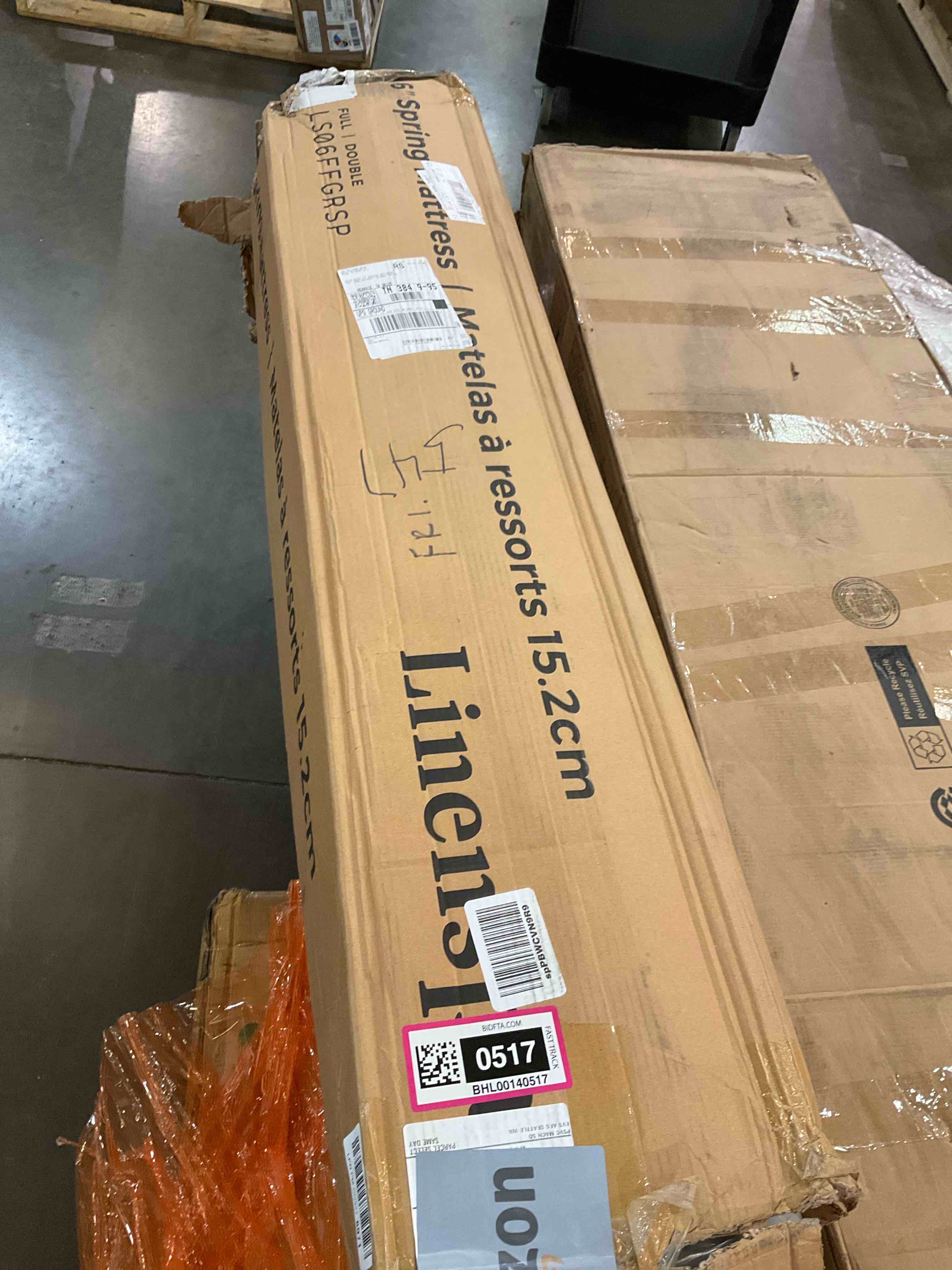 https://s3.amazonaws.com/lotting-images-prod/BargainHunt/BHL00140517_1709567425975.jpeg