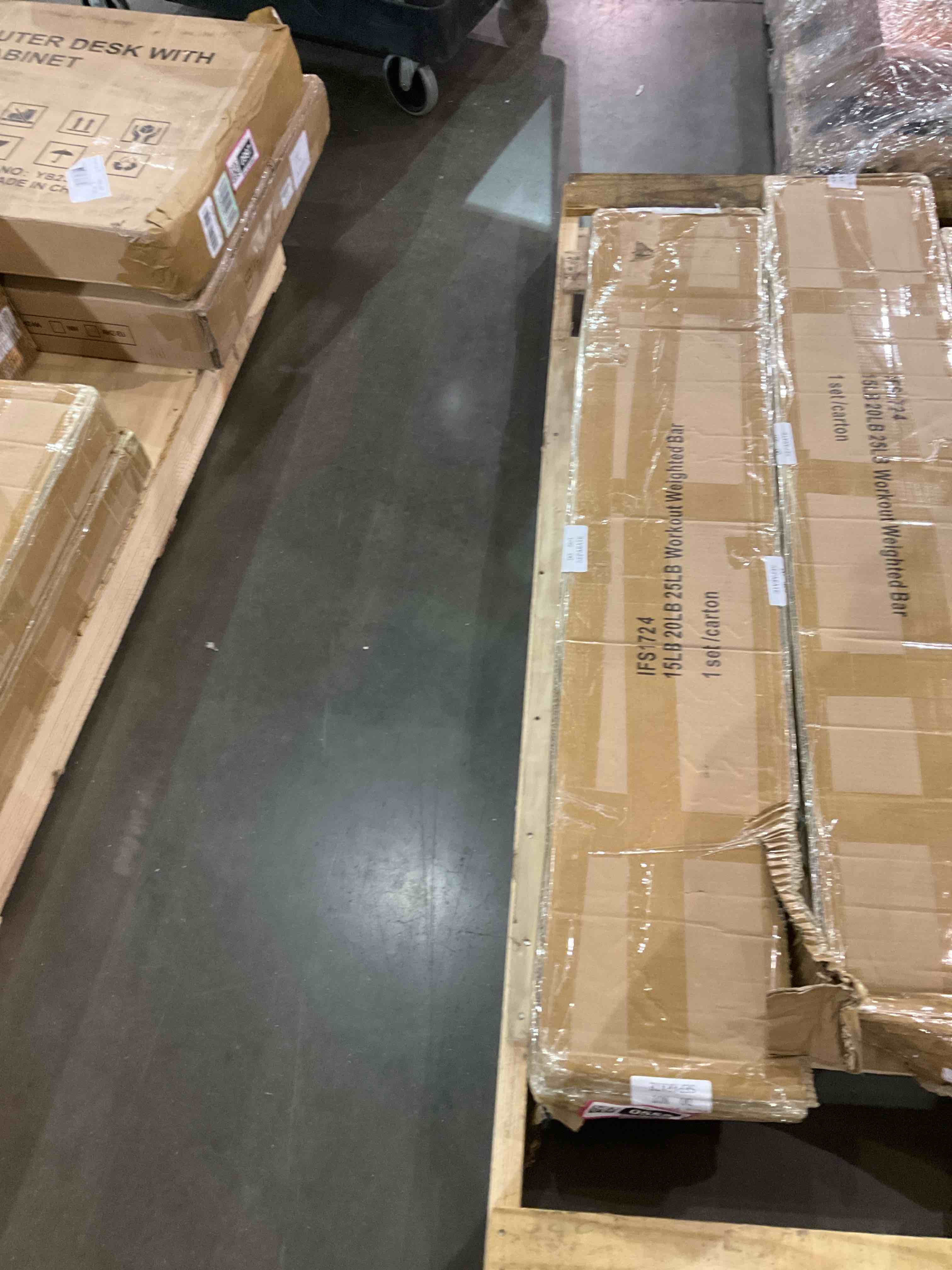 https://s3.amazonaws.com/lotting-images-prod/BargainHunt/BHL00140558_1709646456150.jpeg