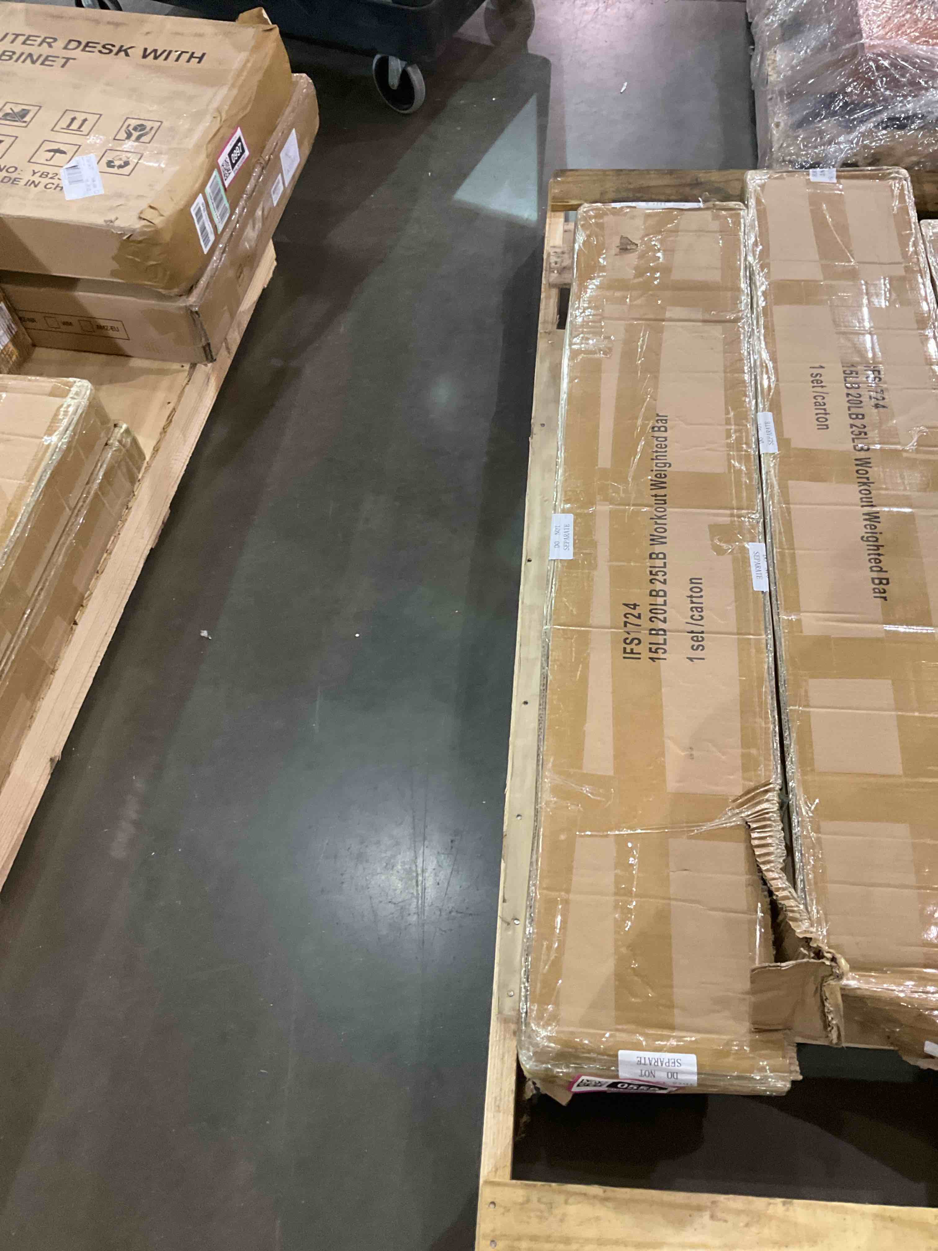 https://s3.amazonaws.com/lotting-images-prod/BargainHunt/BHL00140558_1709646457164.jpeg
