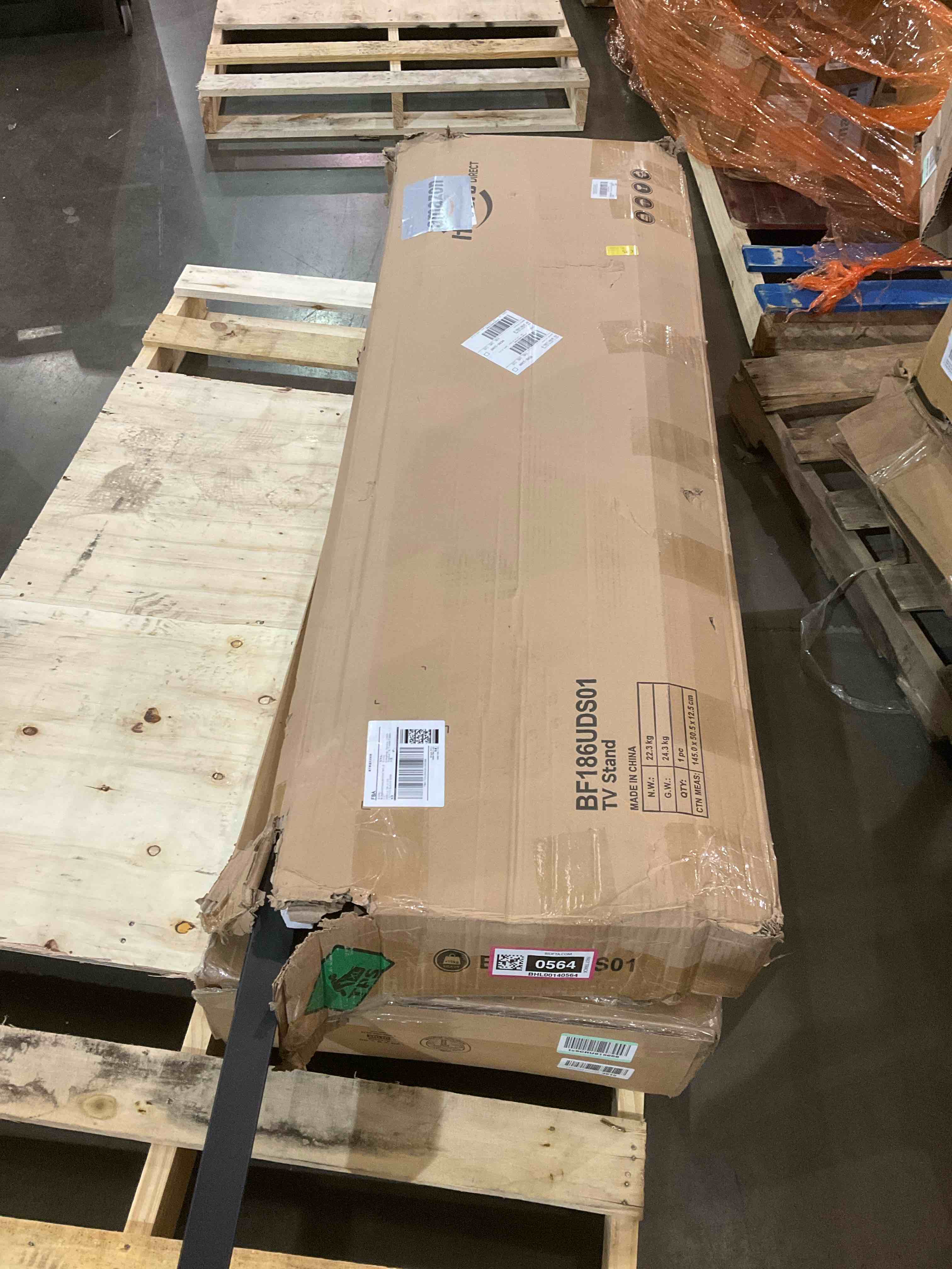 https://s3.amazonaws.com/lotting-images-prod/BargainHunt/BHL00140564_1709648829284.jpeg