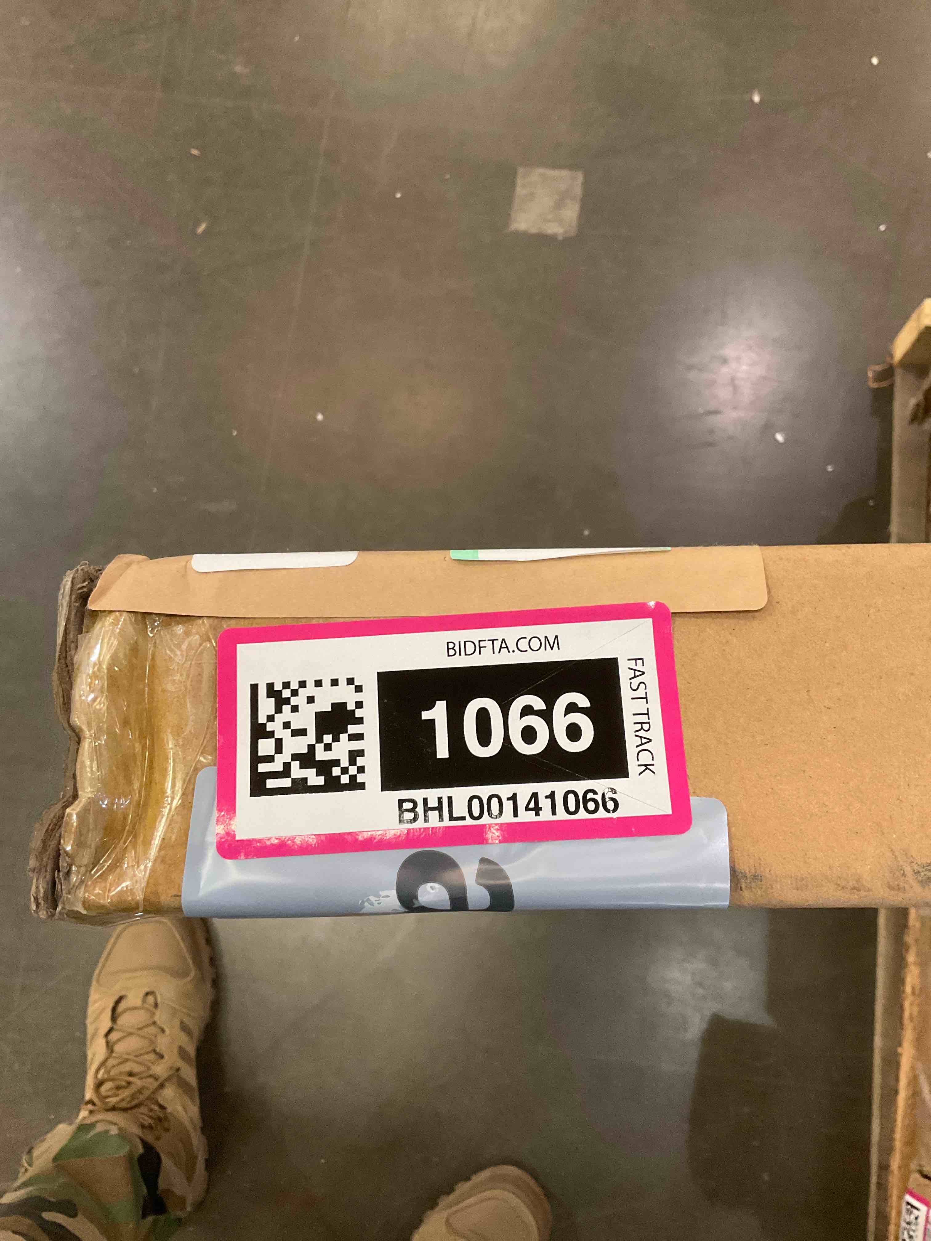 https://s3.amazonaws.com/lotting-images-prod/BargainHunt/BHL00141066_1711379593386.jpeg