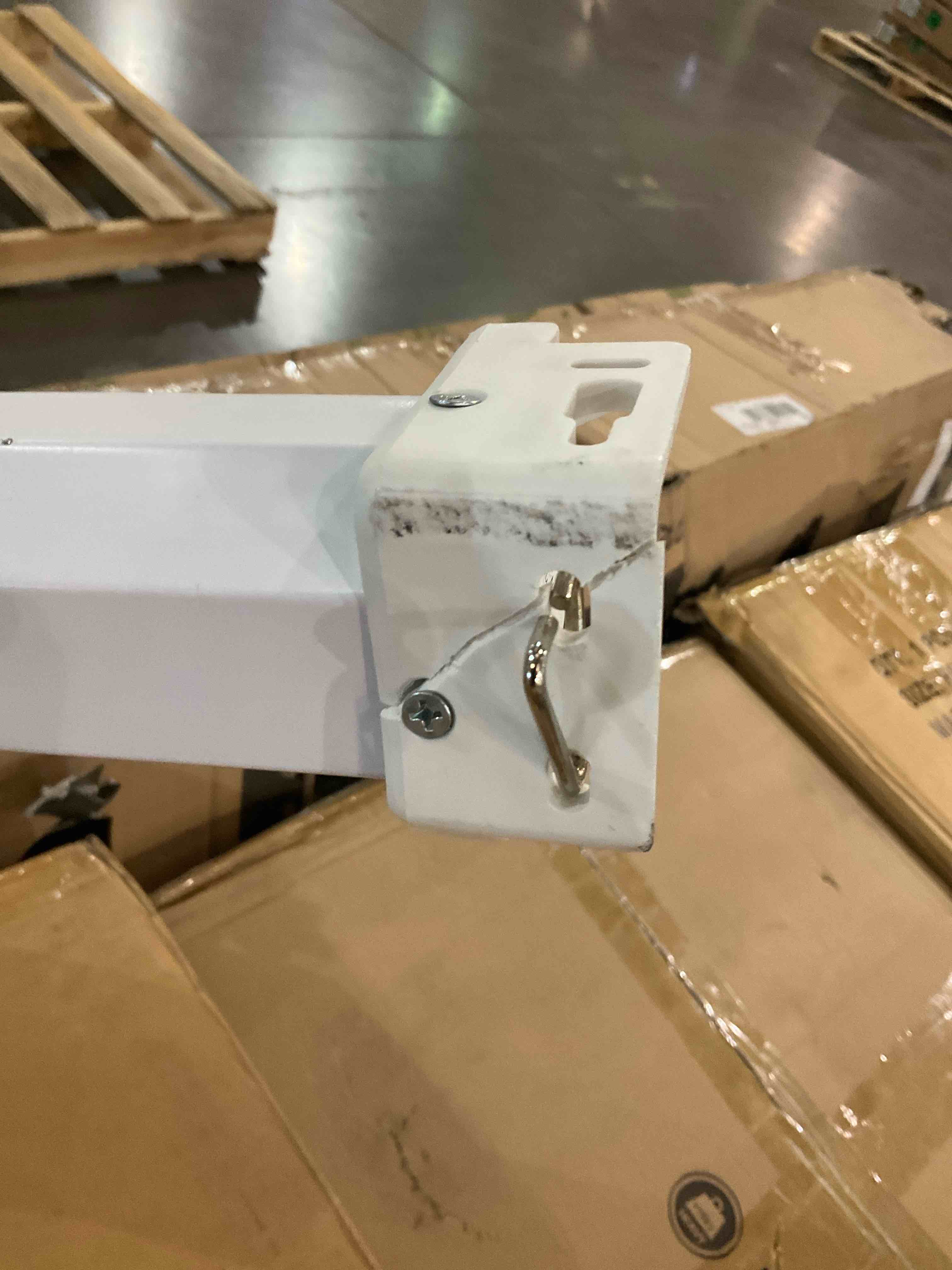 https://s3.amazonaws.com/lotting-images-prod/BargainHunt/BHL00141360_1713443227687.jpeg