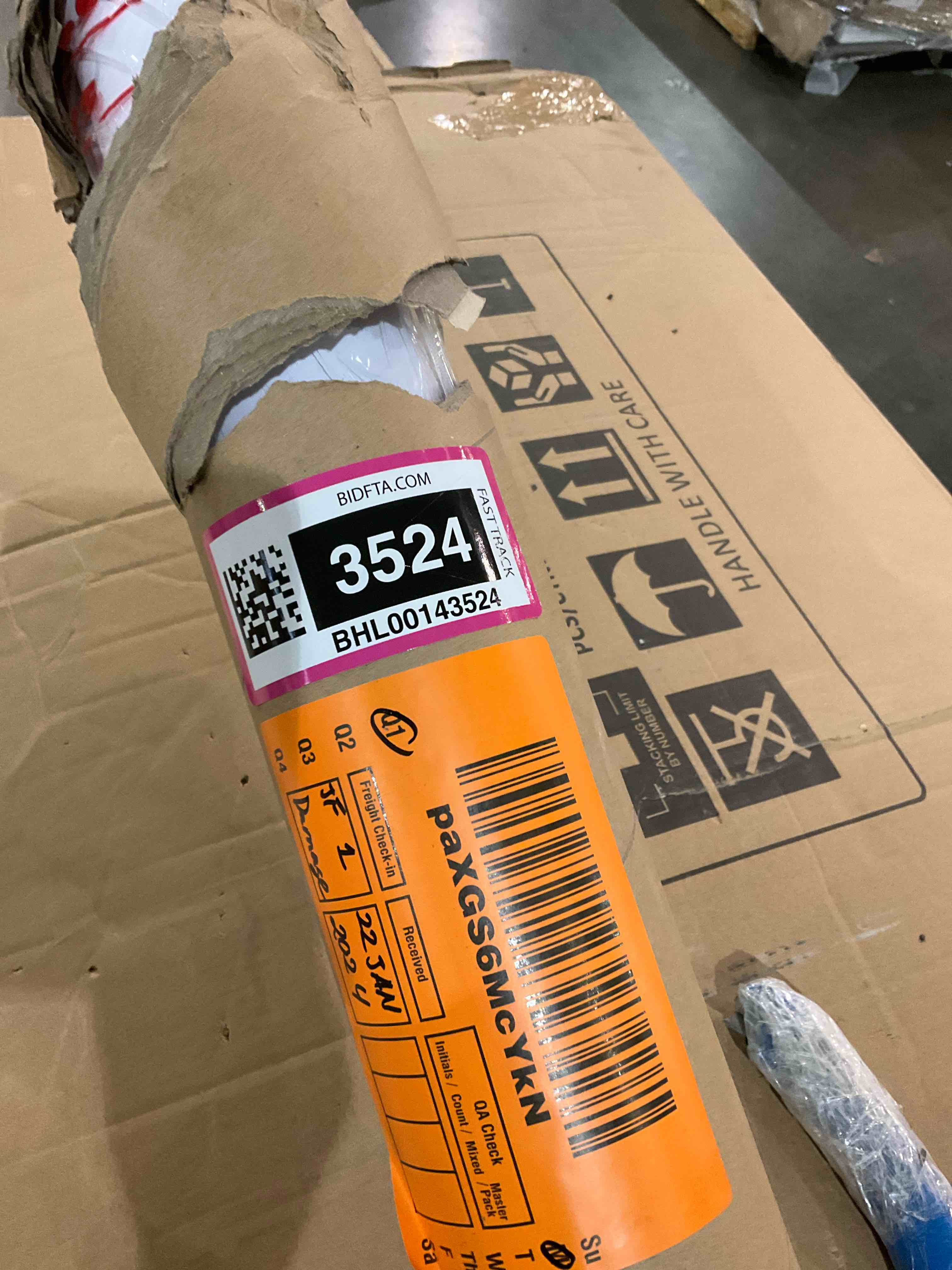 https://s3.amazonaws.com/lotting-images-prod/BargainHunt/BHL00143524_1709732599667.jpeg