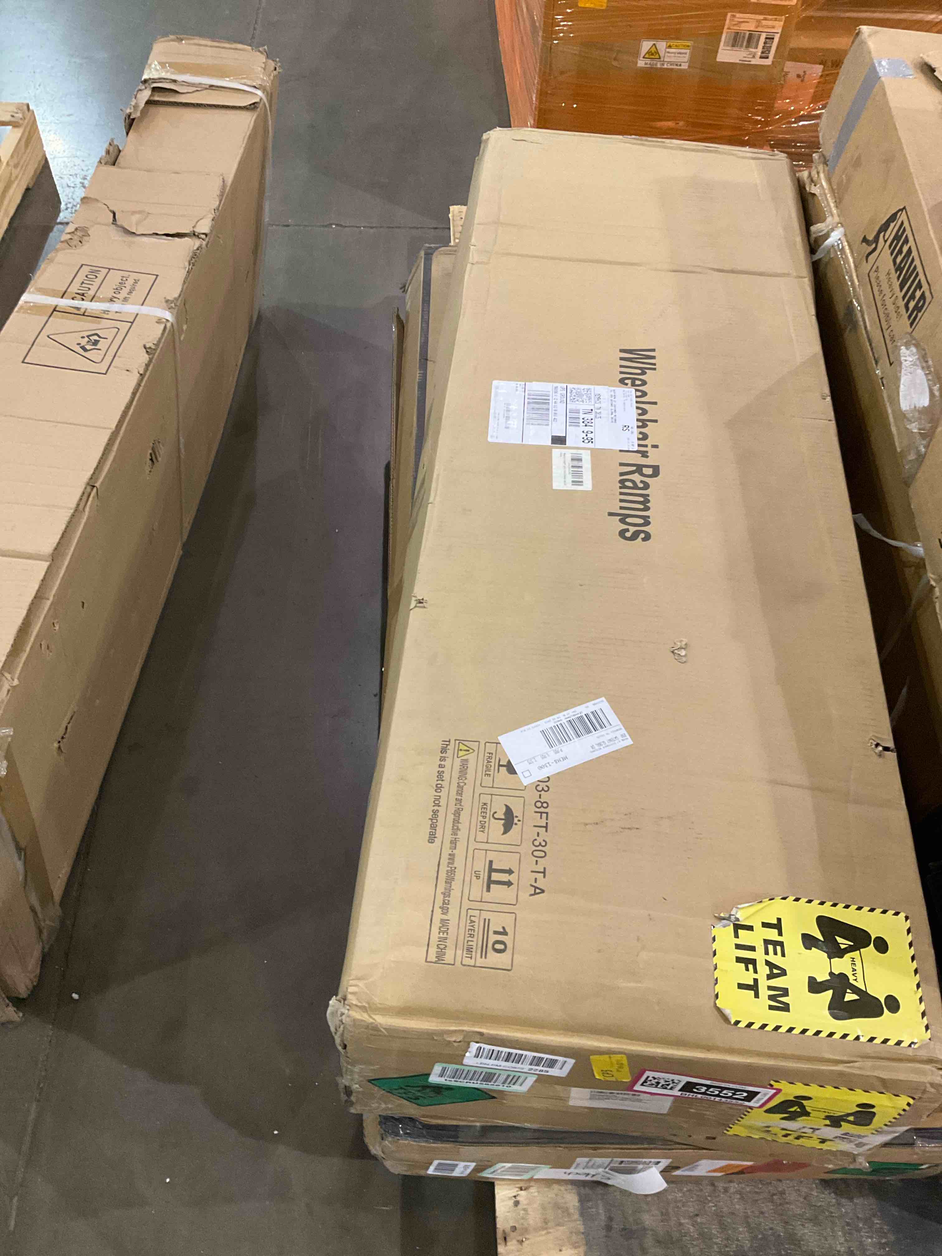 https://s3.amazonaws.com/lotting-images-prod/BargainHunt/BHL00143552_1709814930127.jpeg