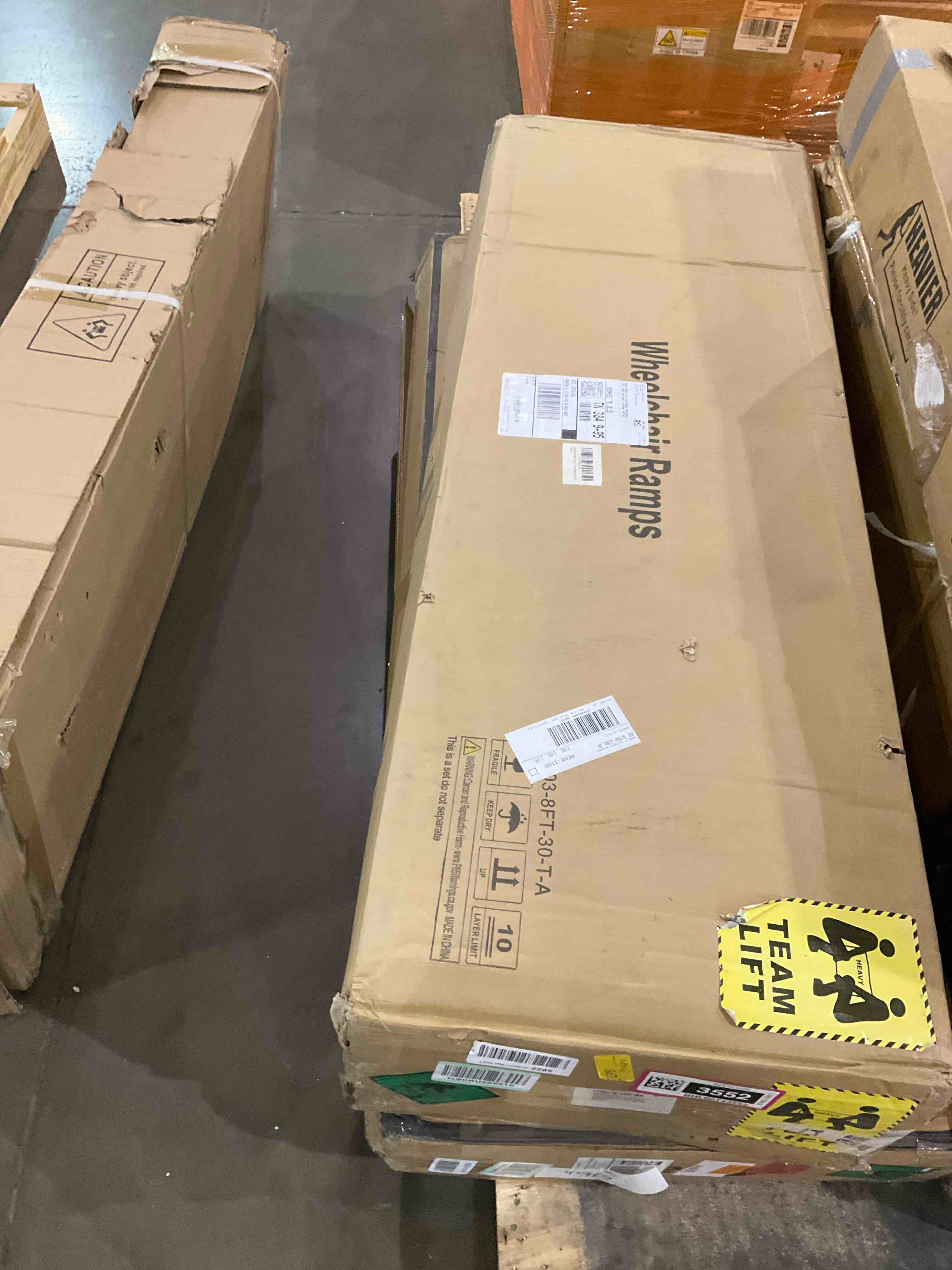 https://s3.amazonaws.com/lotting-images-prod/BargainHunt/BHL00143552_1709814931185.jpeg