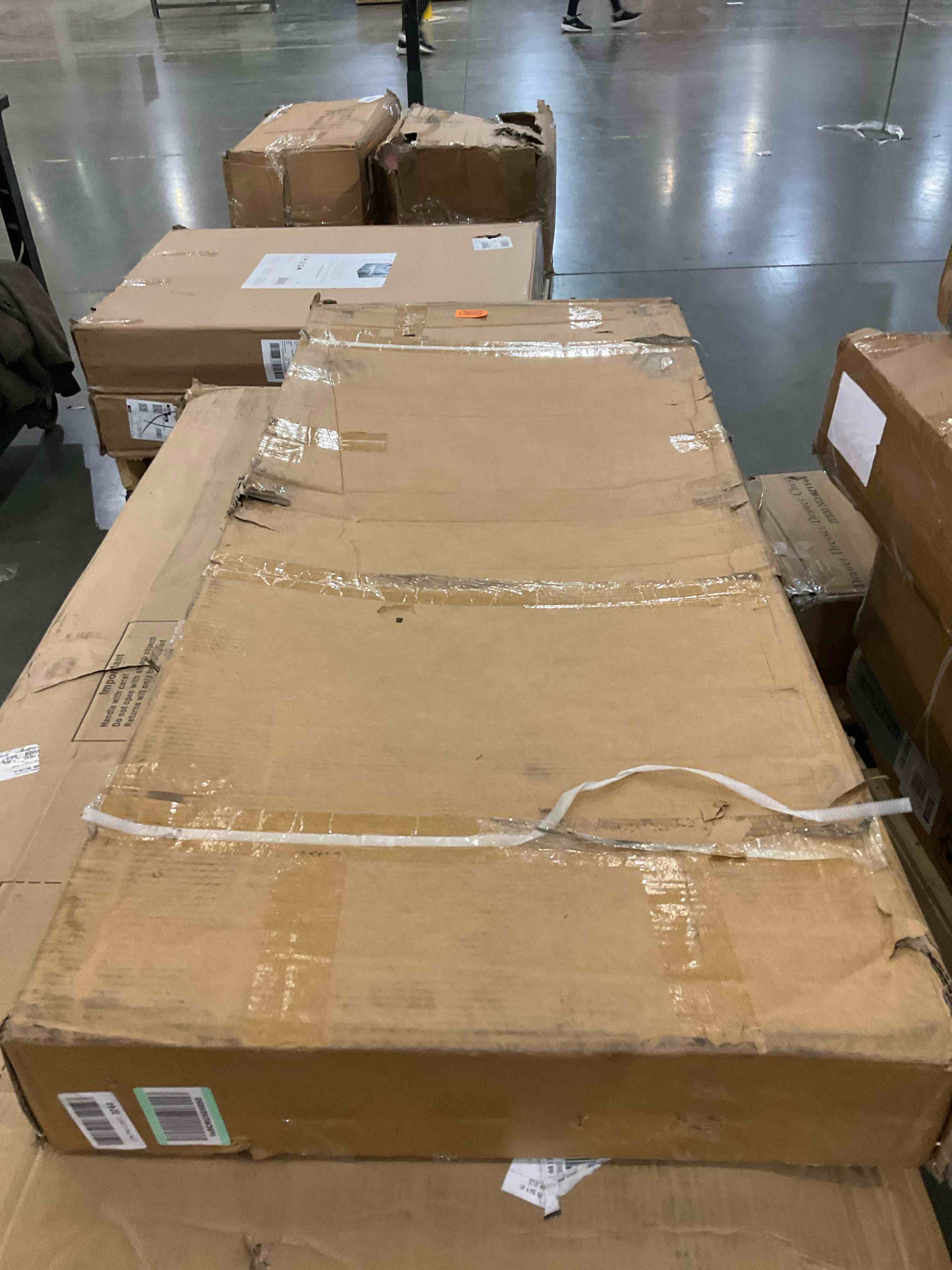https://s3.amazonaws.com/lotting-images-prod/BargainHunt/BHL00143687_1710515550595.jpeg