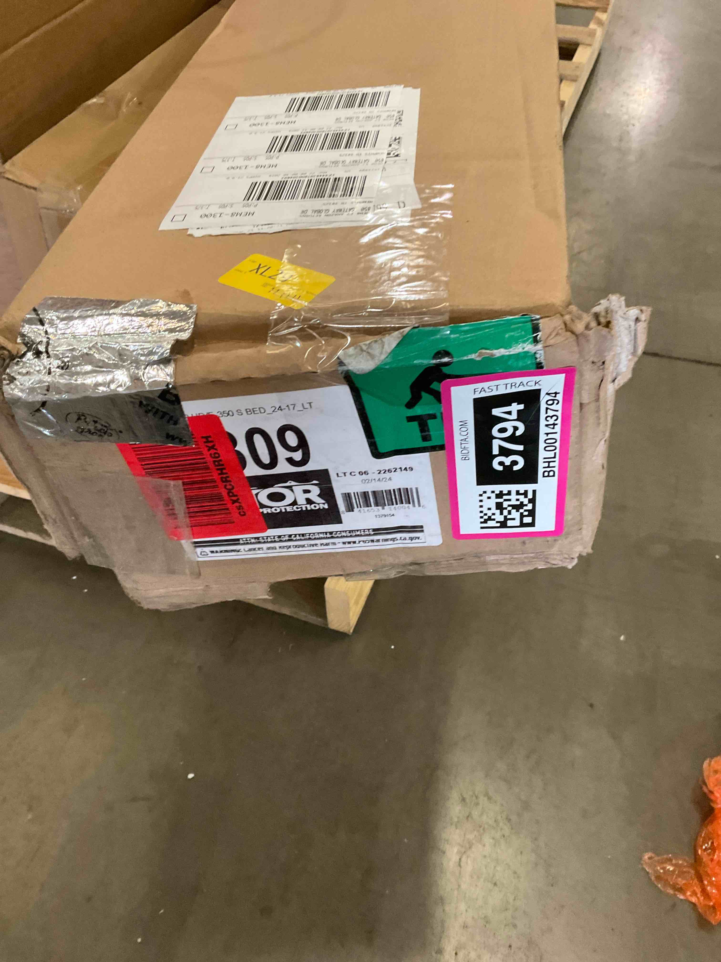 https://s3.amazonaws.com/lotting-images-prod/BargainHunt/BHL00143794_1711984742691.jpeg